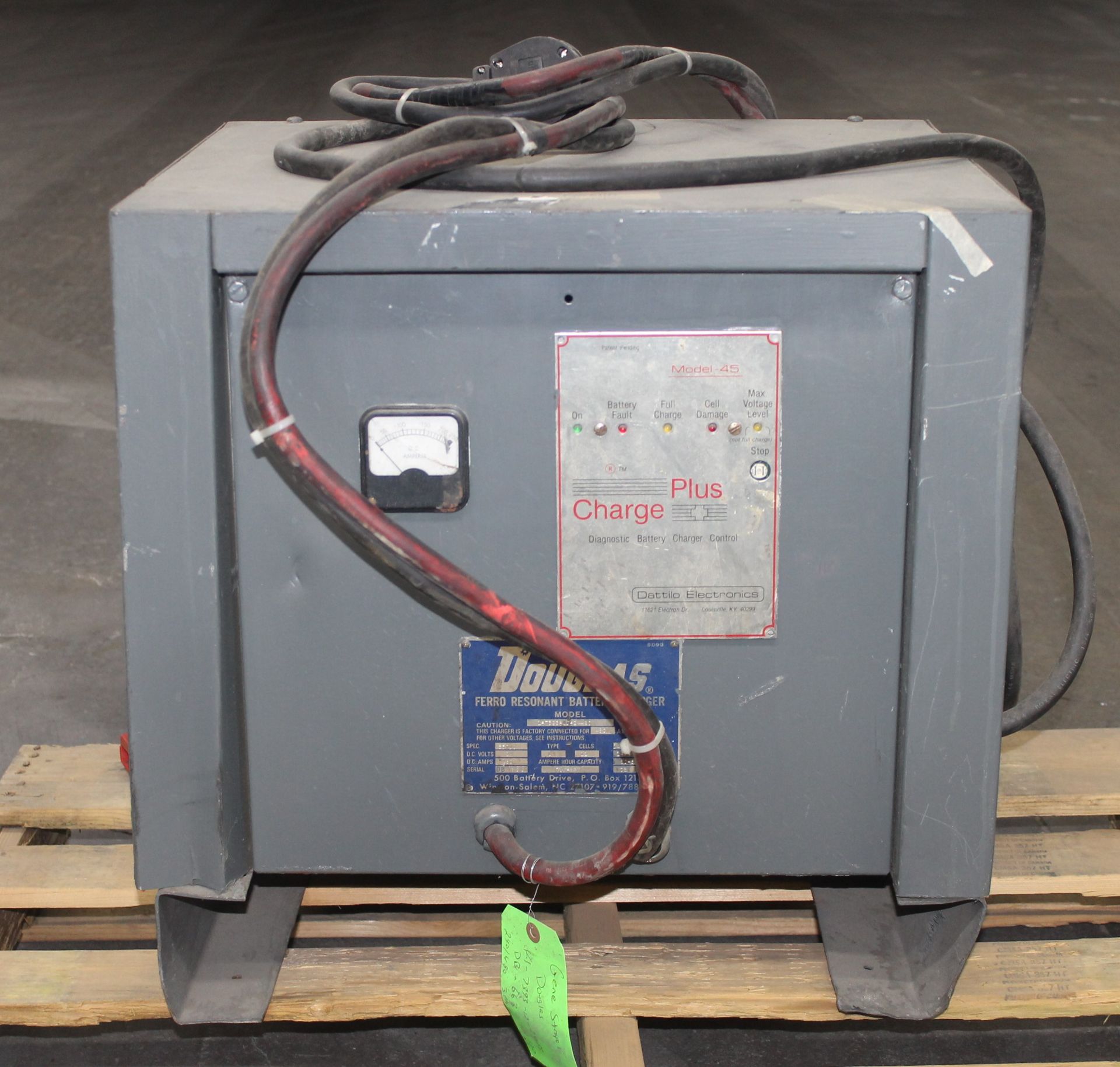 DOUGLAS 24 VOLTS BATTERY CHARGER - Image 3 of 4