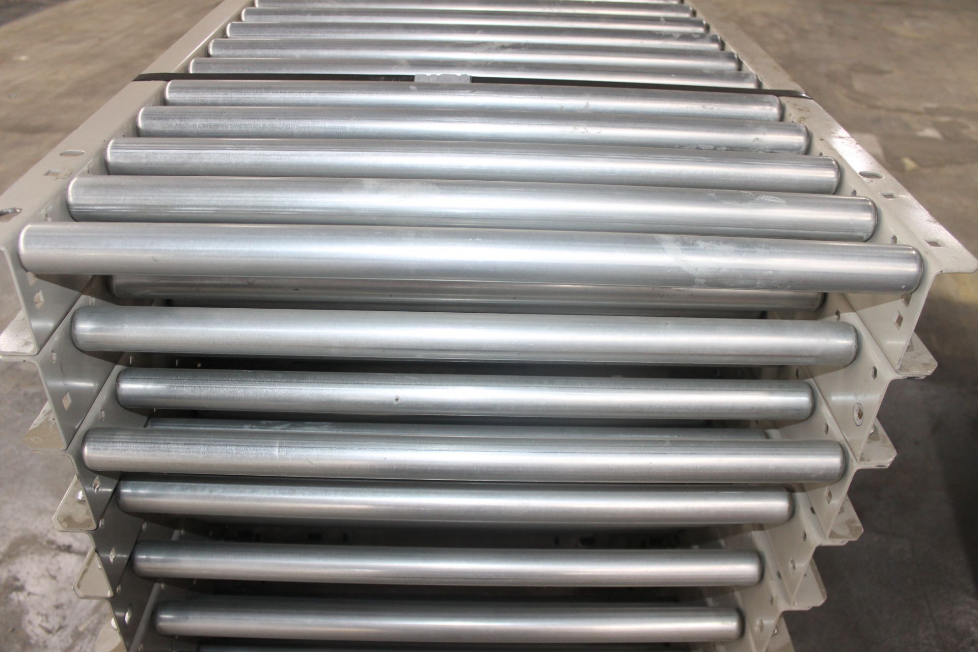 50 FT OF HK SYSTEM 24"W ROLLER GRAVITY CONVEYOR WITH LEGS - Image 2 of 3