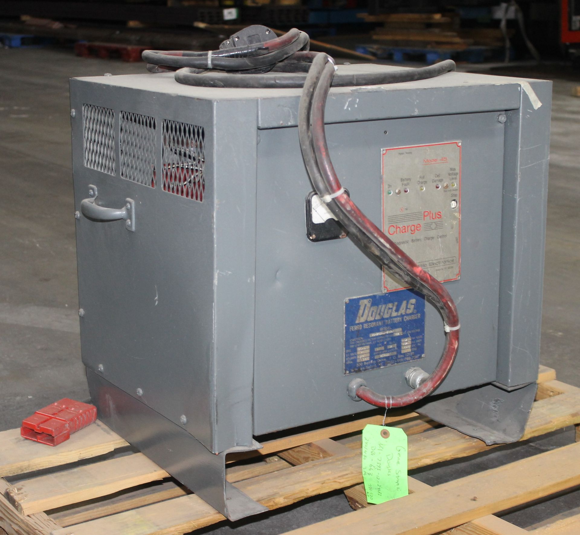 DOUGLAS 24 VOLTS BATTERY CHARGER - Image 2 of 3