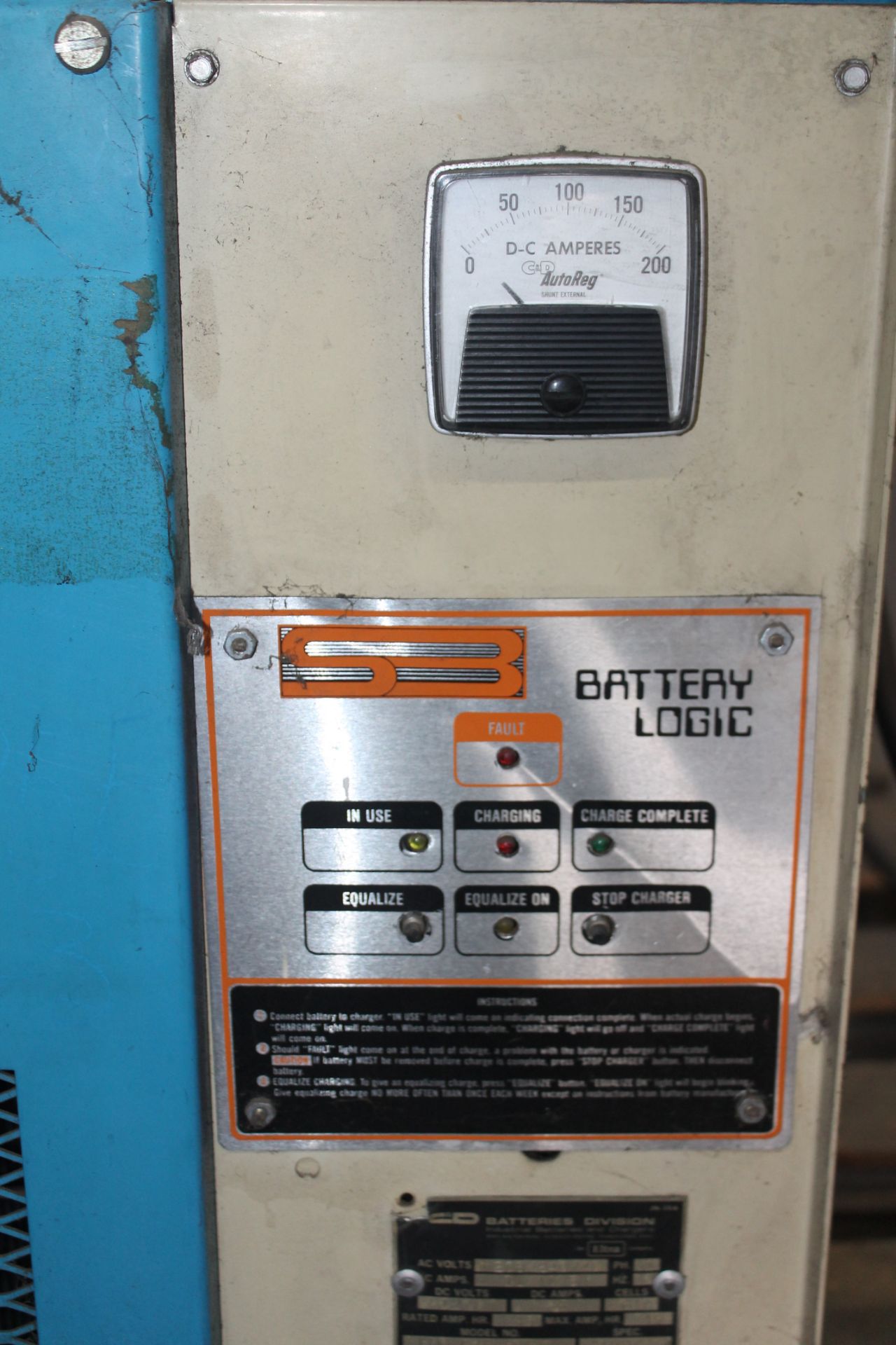 C & D 12 VOLTS BATTERY CHARGER, - Image 2 of 3