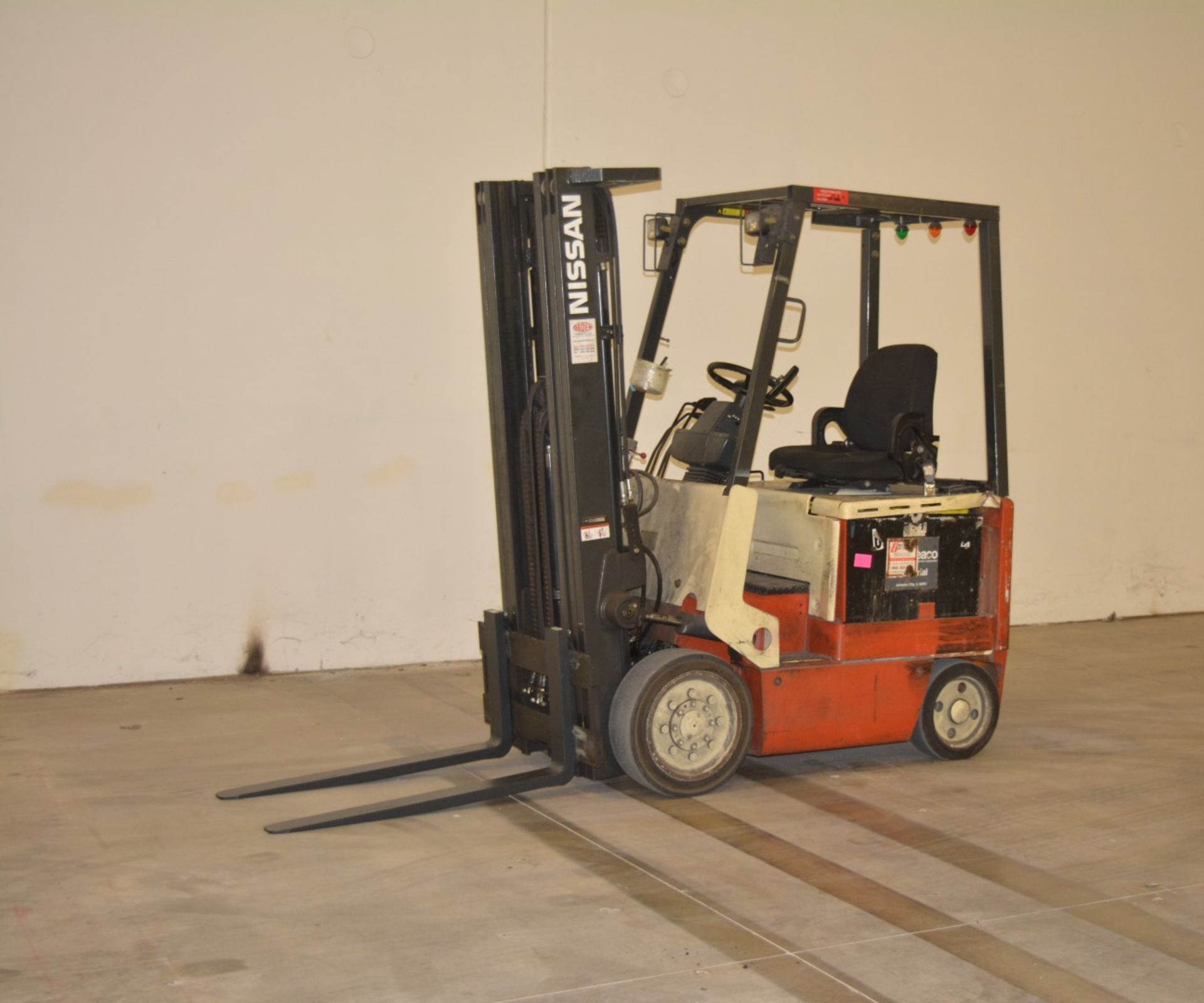 2005 NISSAN 4000 LBS CAPACITY ELECTRIC FORKLIFT, 2014 BATTERY, (WATCH VIDEO) - Image 5 of 5