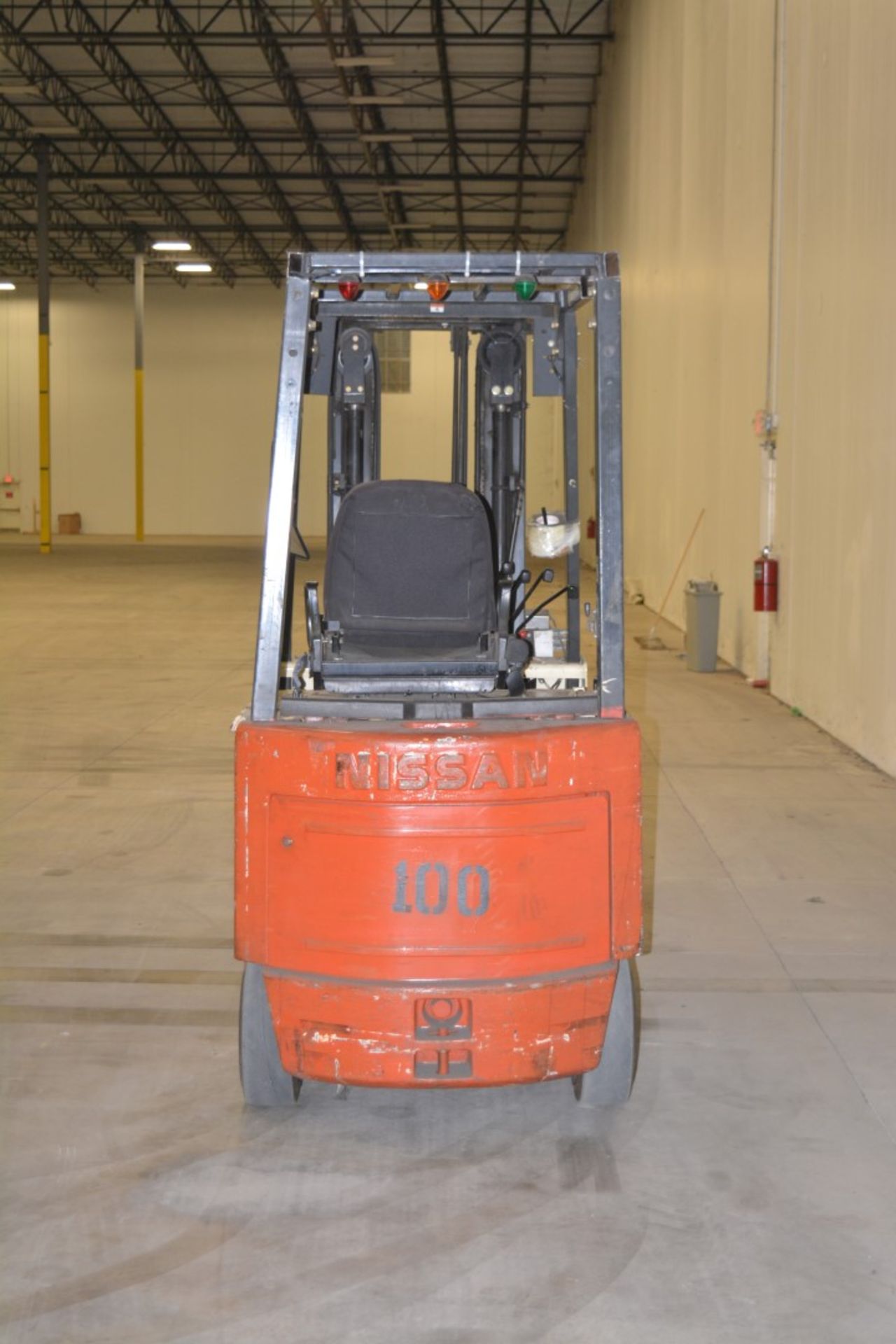2005 NISSAN 4000 LBS CAPACITY ELECTRIC FORKLIFT, 2014 BATTERY, (WATCH VIDEO) - Image 4 of 5