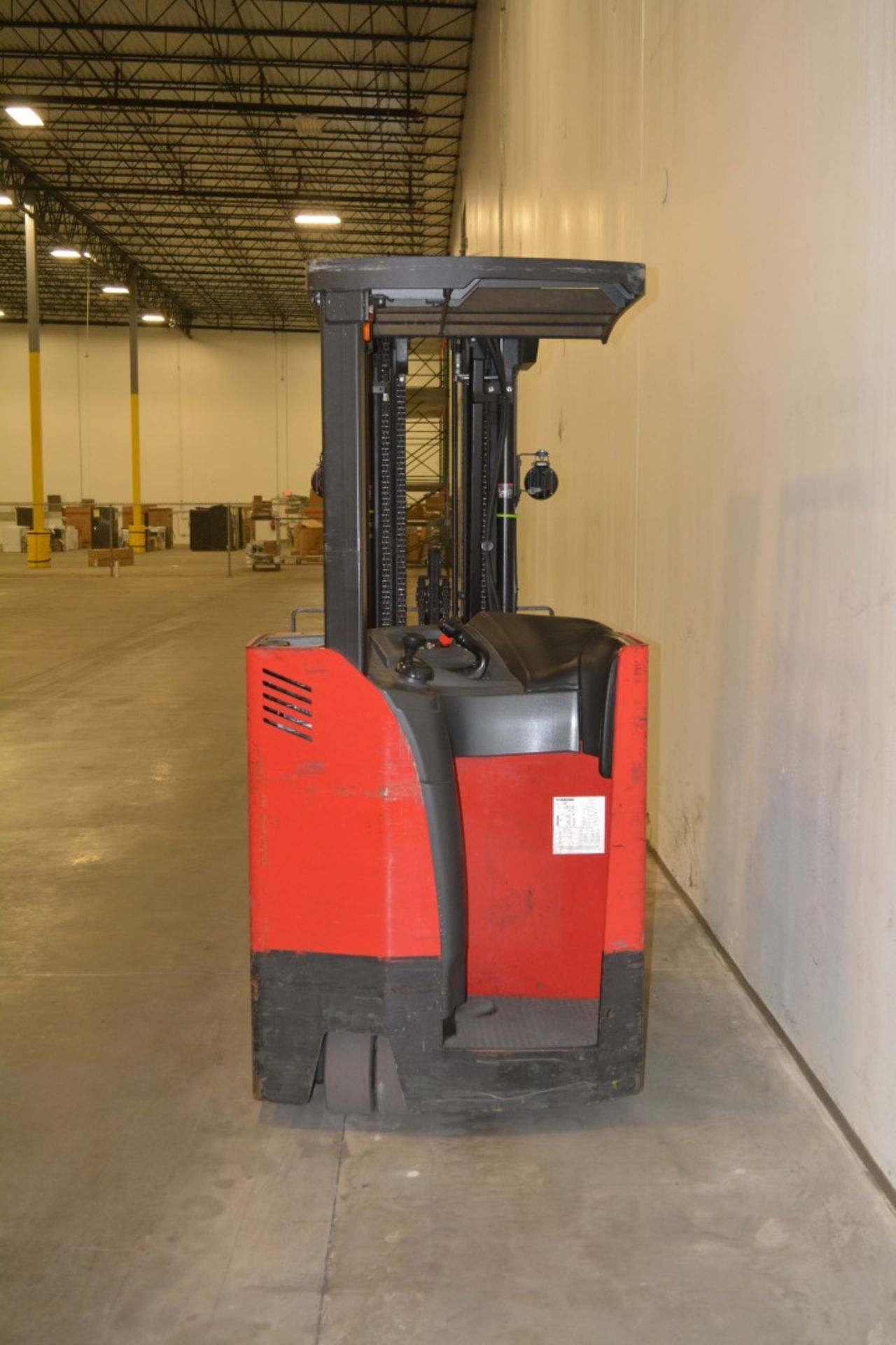 2013 RAYMOND 3500 LBS CAPACITY 4 STAGE ELECTRIC STAND UP FORKLIFT, (WATCH VIDEO) - Image 7 of 8