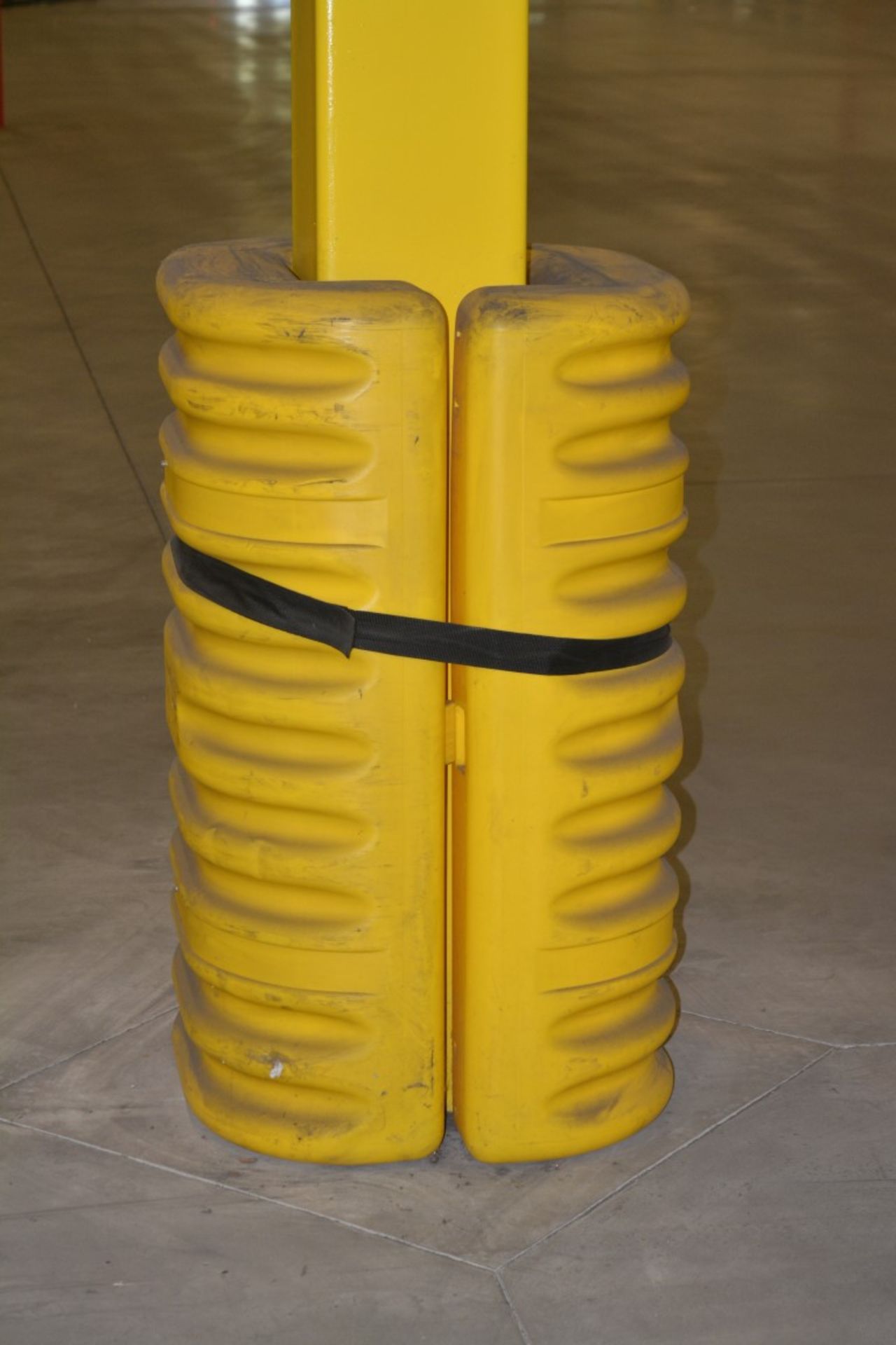 ONE PALLET OF POLYETHYLENE WAREHOUSE COLUMN PROTECTOR, 4 PCS ONE MONEY