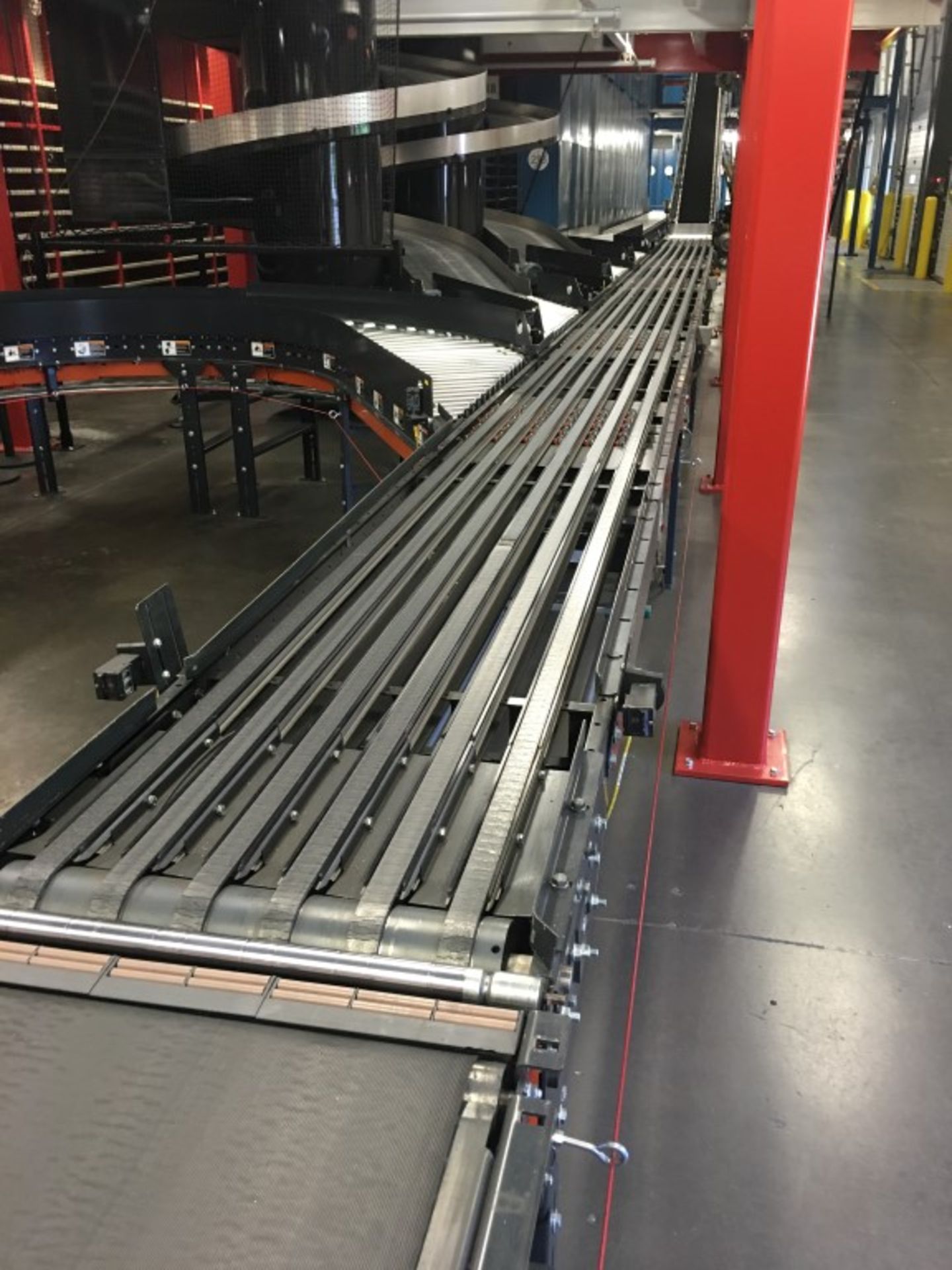 45 FT OF TGW NBS-30 NARROW BELT SORTER, WITH 4 DIVERT POINTS. (CHECK VIDEO)