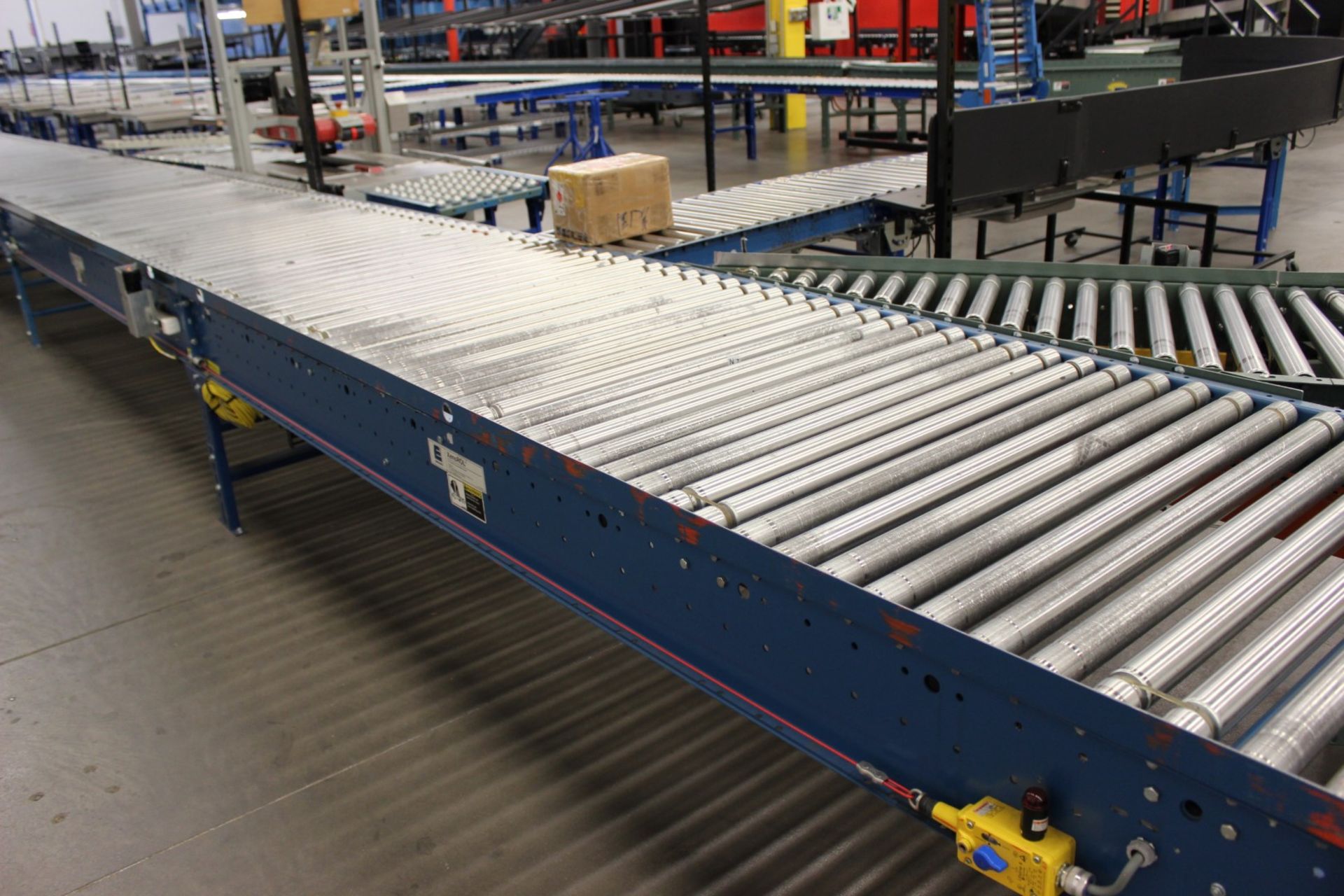 2002 XENOROL XR48 20 FT LONG X 42" WIDE, LINE-SHAFT-DRIVEN LIVE ROLLER CONVEYOR / POWERED CONVEYOR - Image 7 of 8