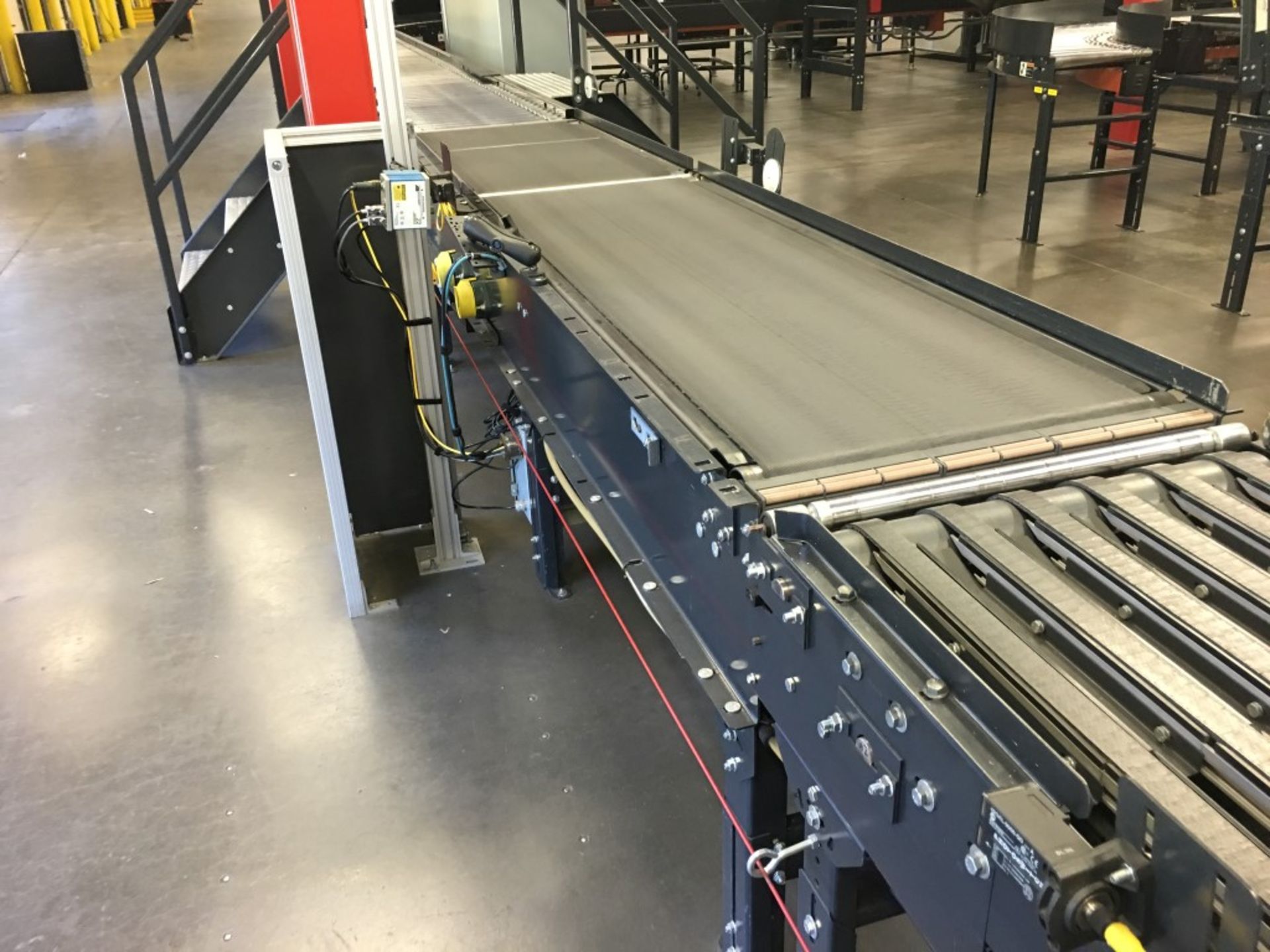 45 FT OF TGW NBS-30 NARROW BELT SORTER, WITH 4 DIVERT POINTS. (CHECK VIDEO) - Image 3 of 5