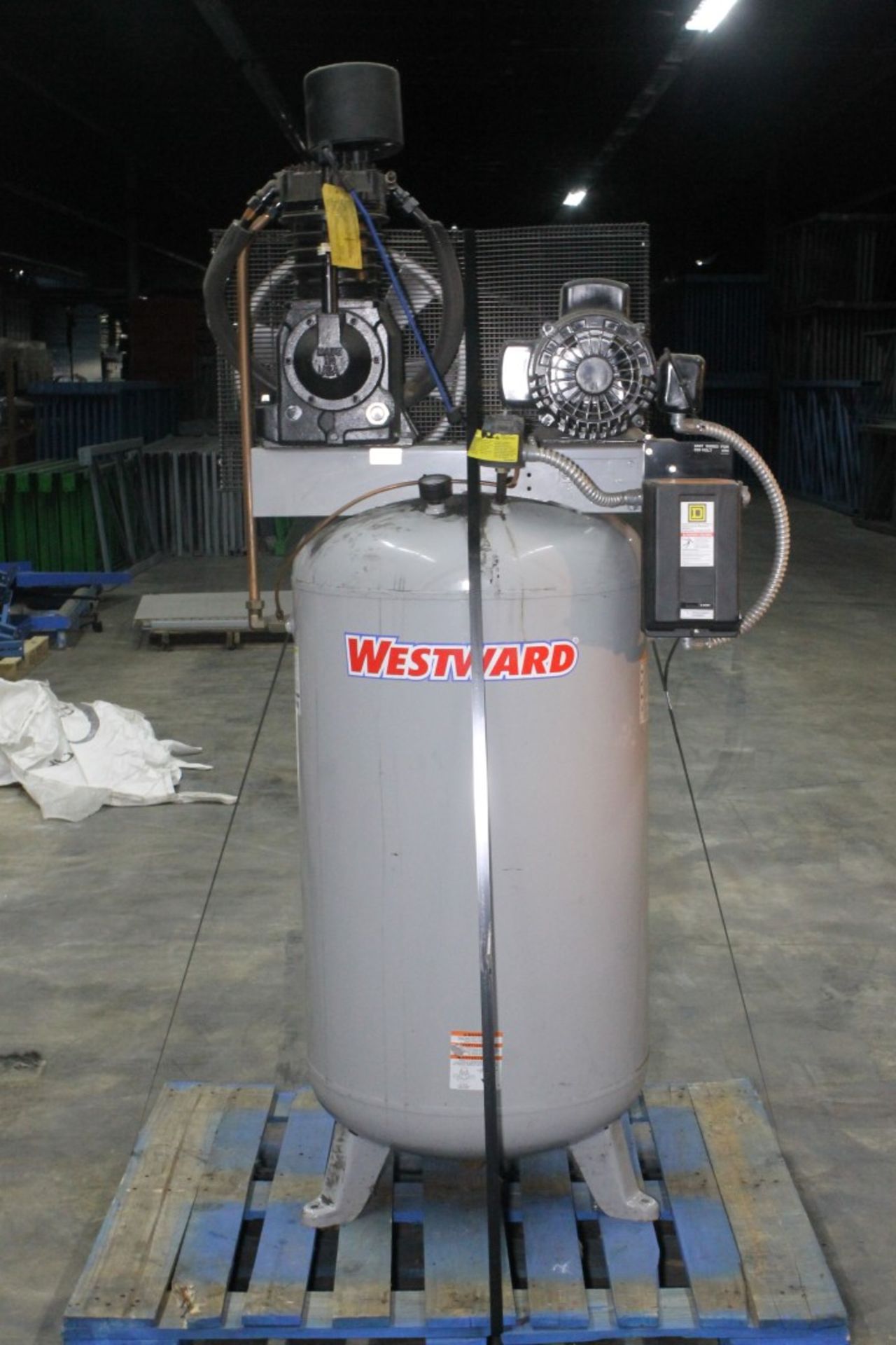 WESTWARD 7.5HP , 80 GALLON VERTICAL TANK MOUNTED AIR COMPRESSOR,