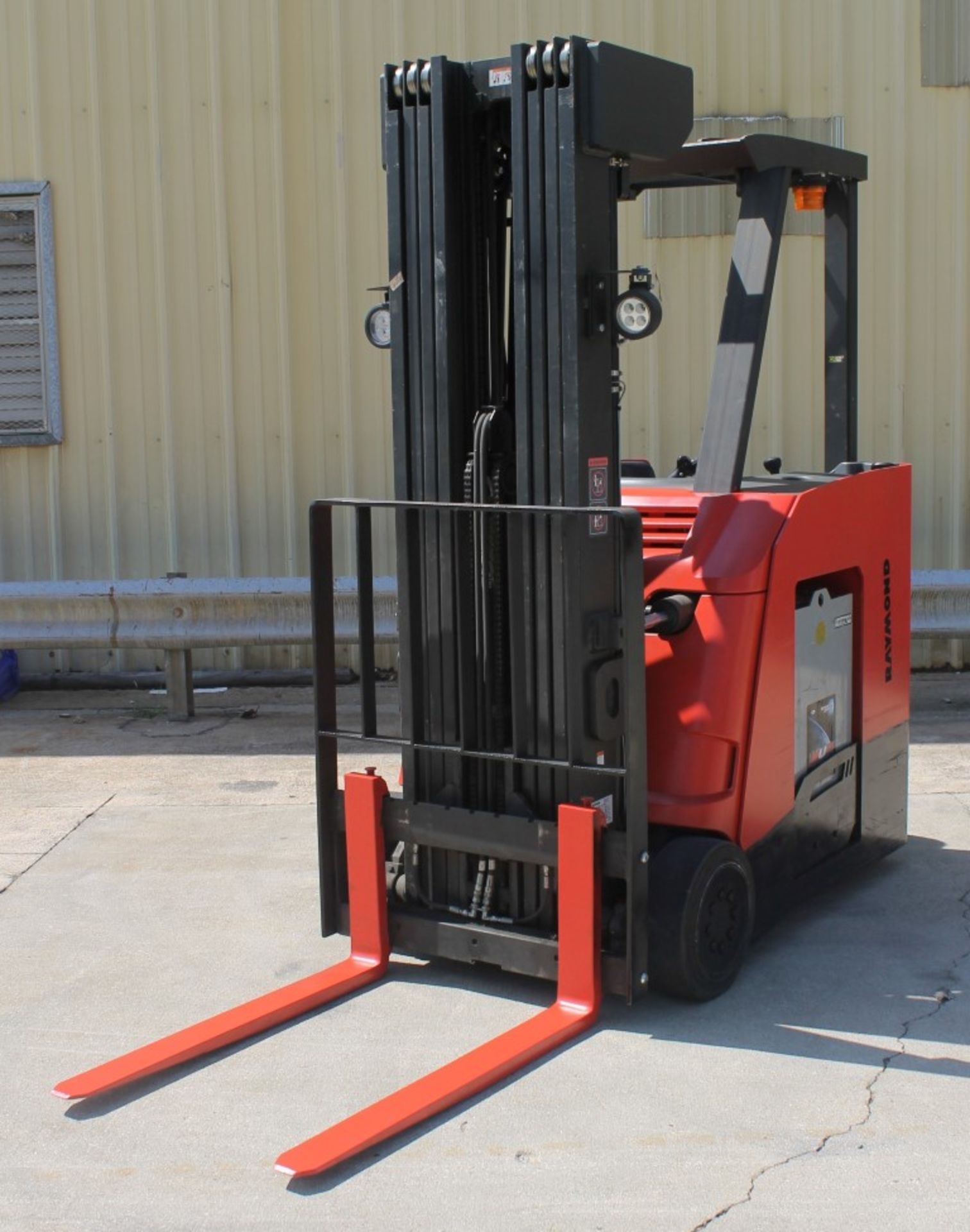 2013 RAYMOND 3500 LBS CAPACITY 4 STAGE ELECTRIC STAND UP FORKLIFT, (WATCH VIDEO) - Image 7 of 9