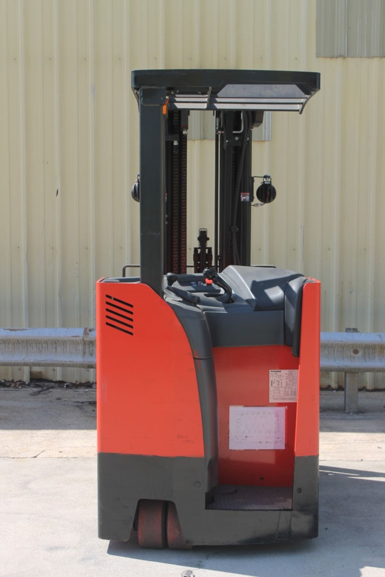 2013 RAYMOND 3500 LBS CAPACITY 4 STAGE ELECTRIC STAND UP FORKLIFT, (WATCH VIDEO) - Image 9 of 9