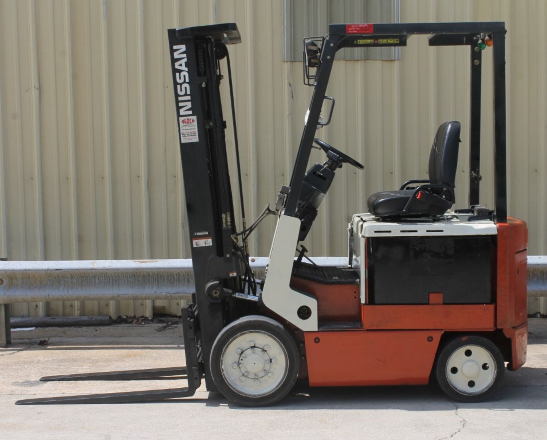 2004 NISSAN 4000 LBS CAPACITY ELECTRIC FORKLIFT WITH 2012 BATTERY, (WATCH VIDEO)