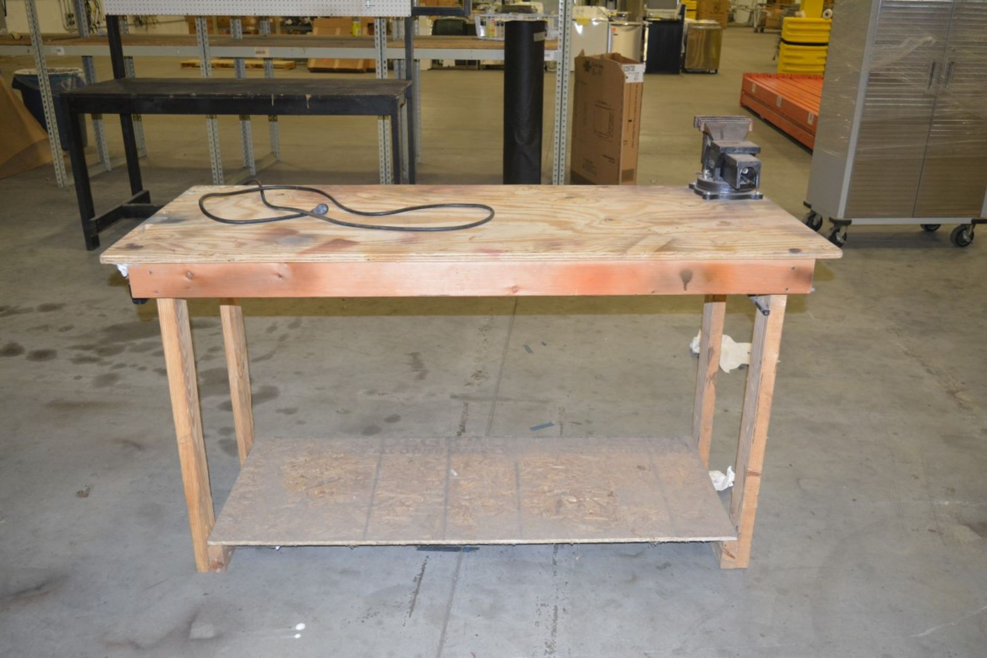 WOODEN WORKBENCH WITH METAL WISE,