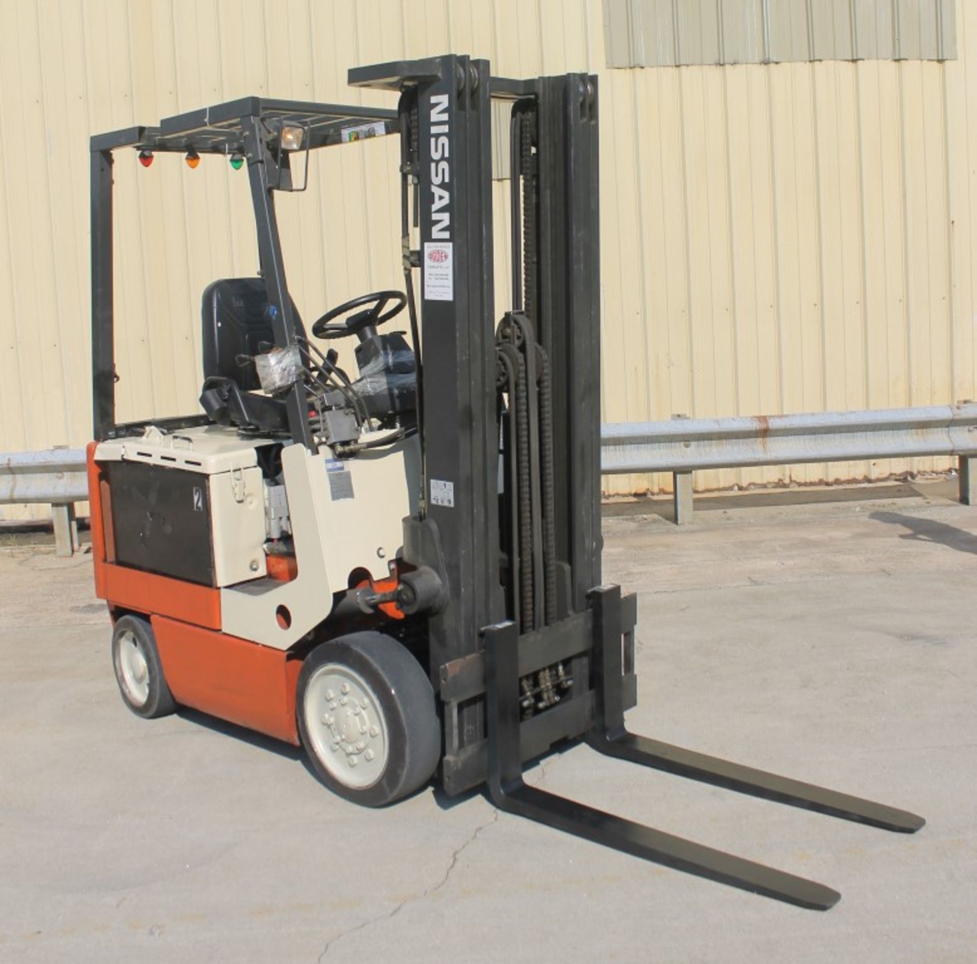2003 NISSAN 4000 LBS CAPACITY ELECTRIC FORKLIFT WITH 2012 BATTERY, (WATCH VIDEO) - Image 2 of 5