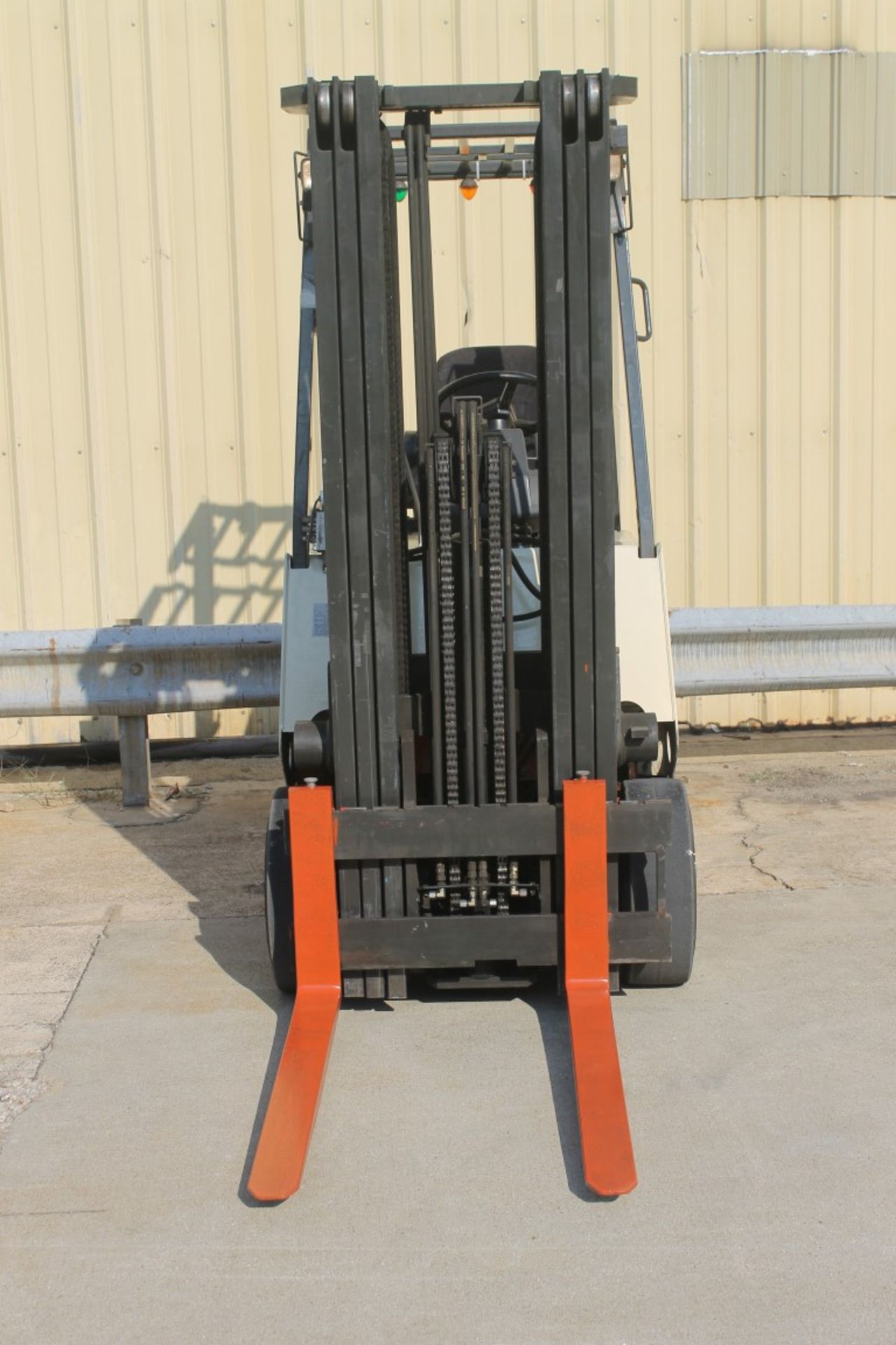 2004 NISSAN 4000 LBS CAPACITY ELECTRIC FORKLIFT WITH 2011 BATTERY, (WATCH VIDEO) - Image 4 of 5