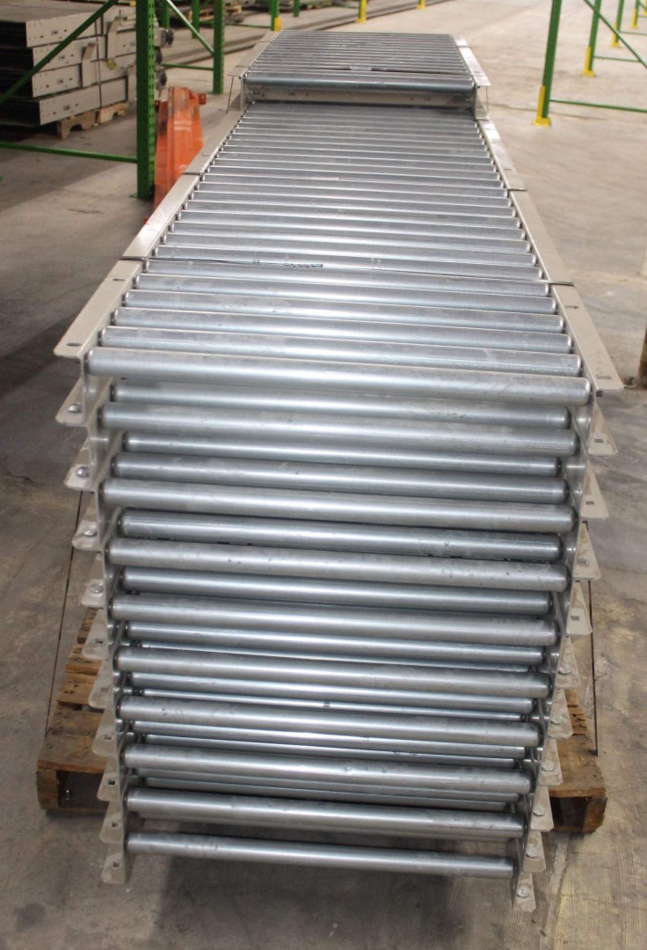 104 FT OF HK SYSTEM 24"W ROLLER GRAVITY CONVEYOR WITH LEGS - Image 3 of 3