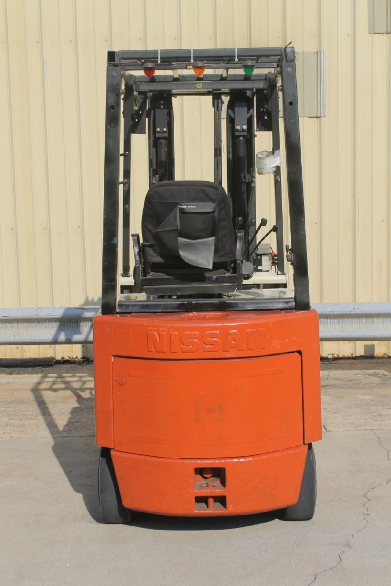 2004 NISSAN 4000 LBS CAPACITY ELECTRIC FORKLIFT WITH 2011 BATTERY, (WATCH VIDEO) - Image 5 of 5