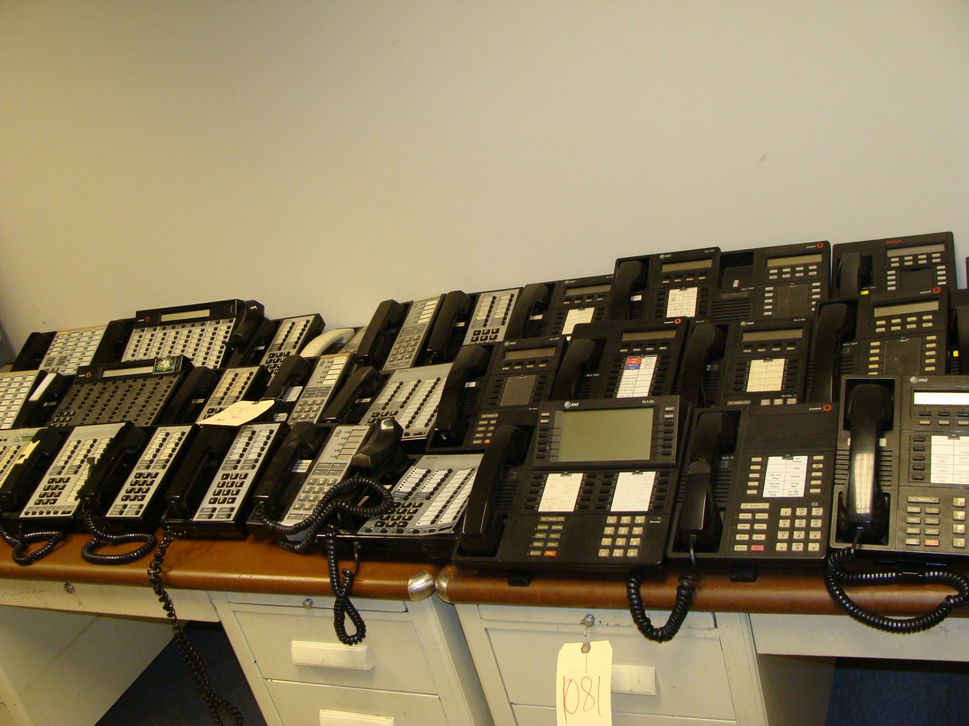 31 AT&T Handsets with Merlin controller