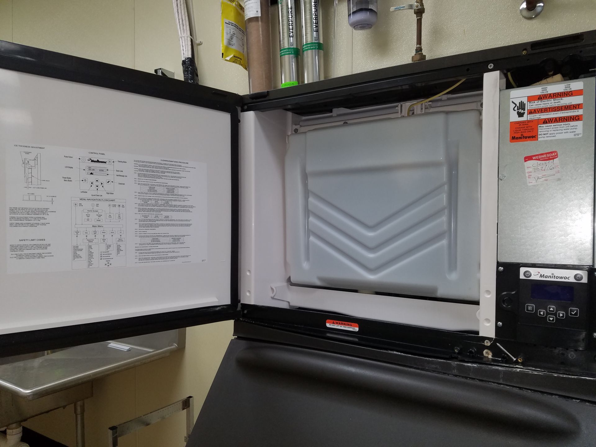 Manitowoc ice cuber with bin, model 1Y0504A-161D, SN# 1120067330 - Image 3 of 4