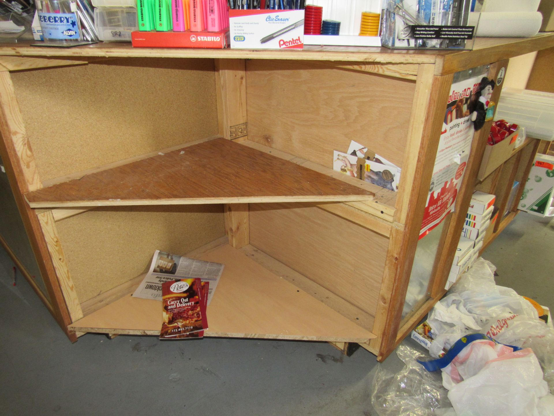 Display counter: 9' x 31" x 40" with corner - Image 2 of 4