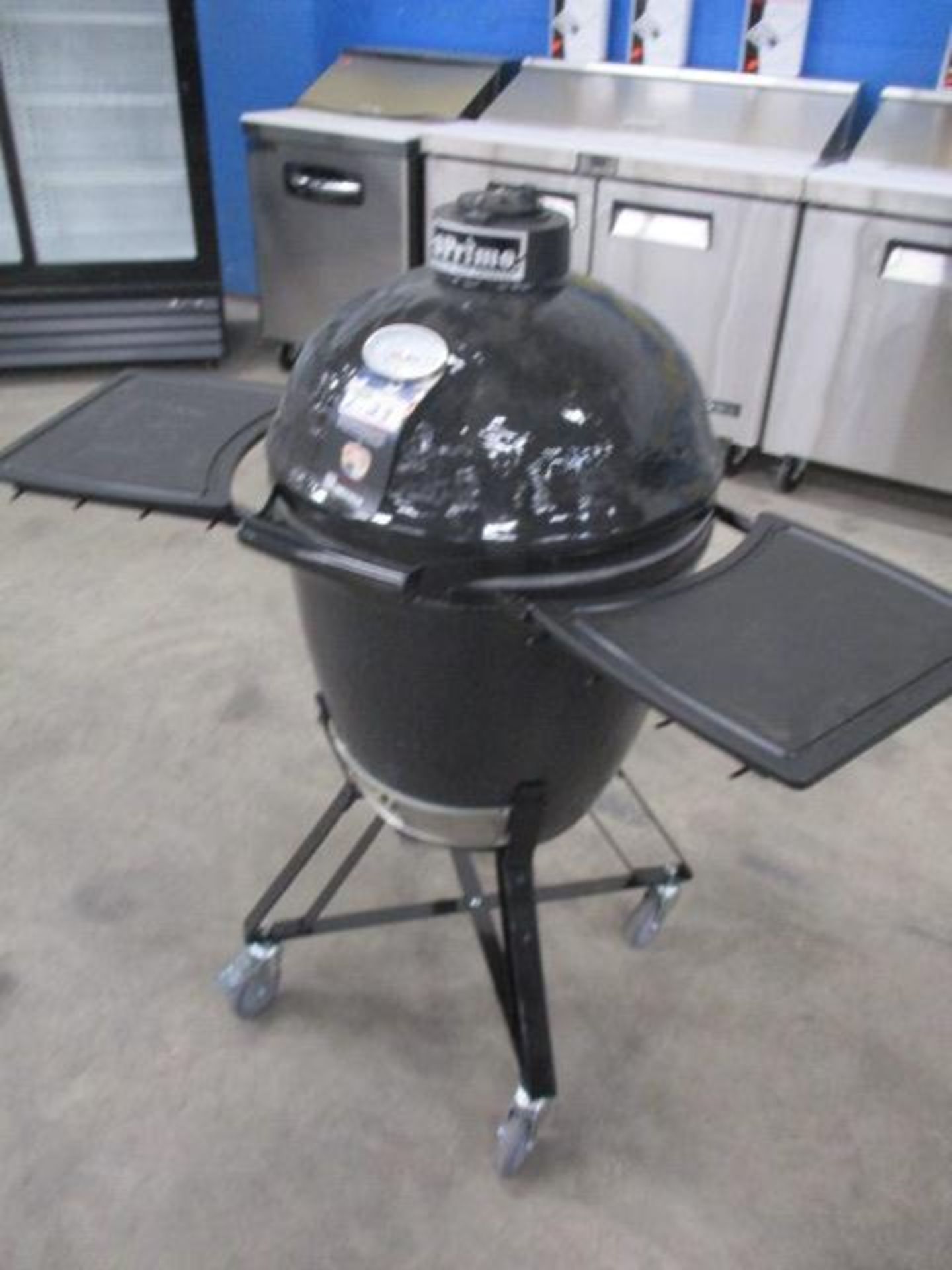 * New Primo Ceramic BBQ/Smoker with Accessoires and Charcoal, with warranty - Image 2 of 3
