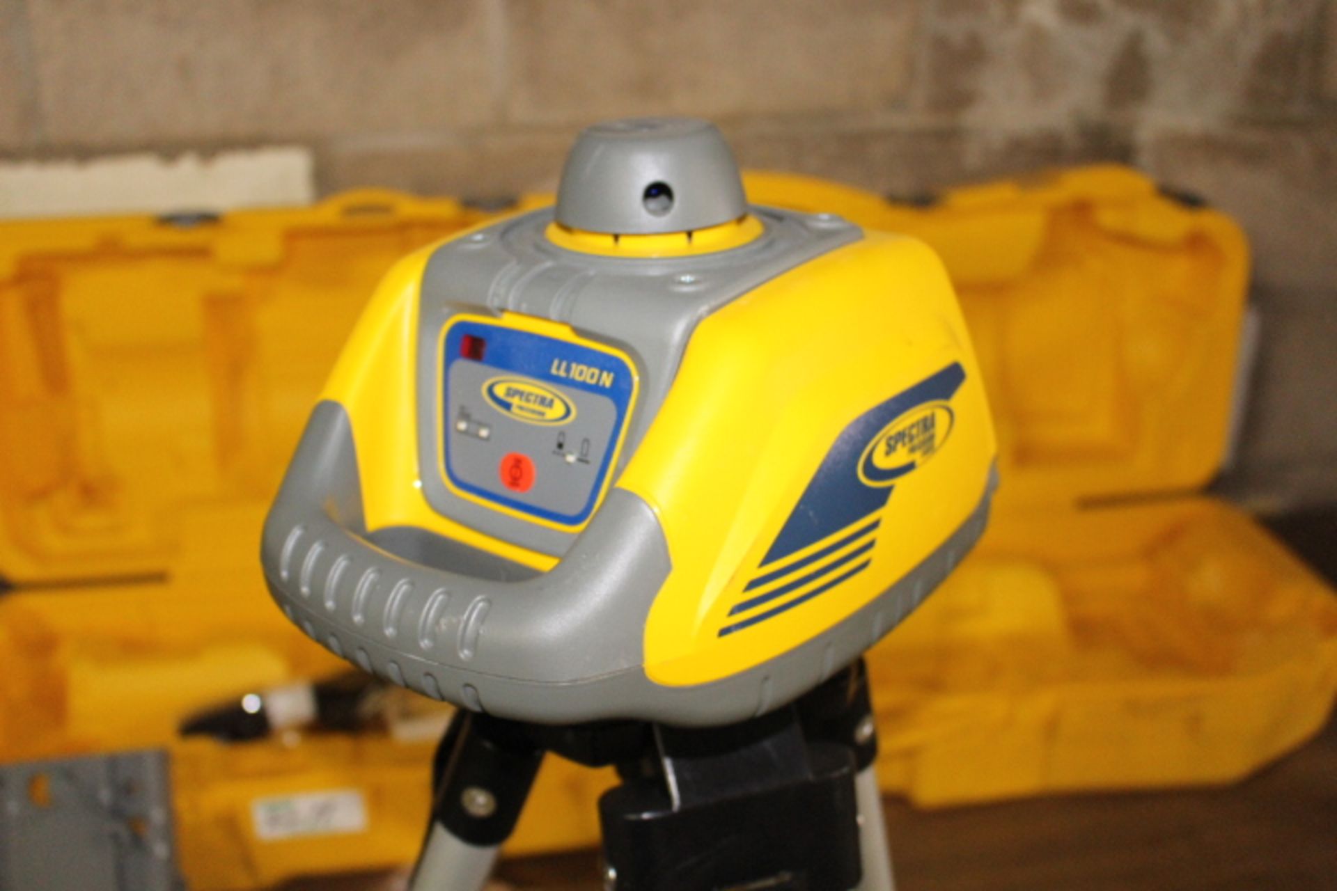 New Spectra Laser Level System LL100N with Tripod and Case - Image 2 of 2