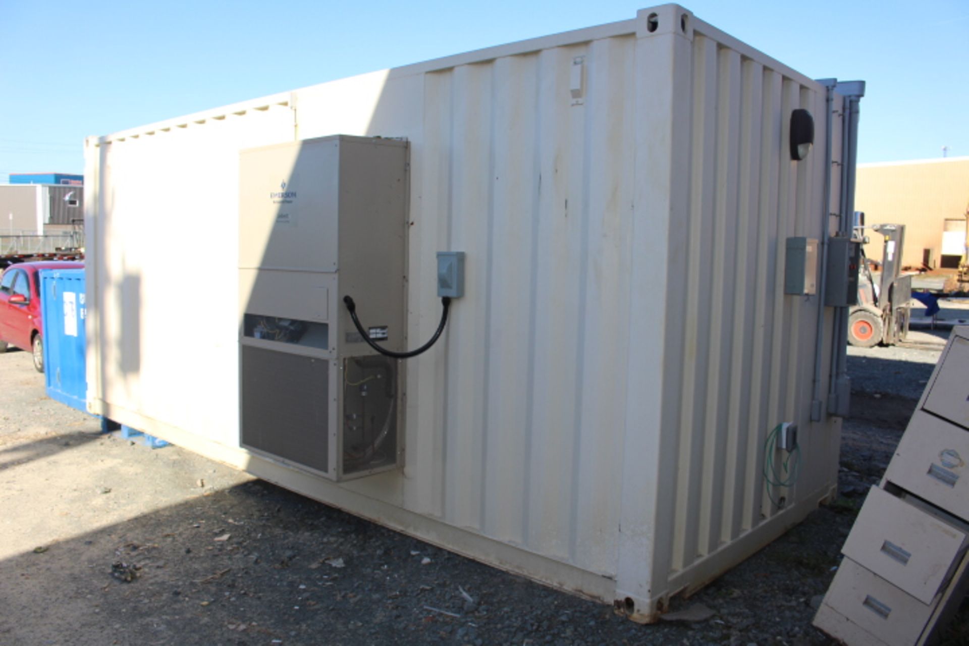 20' Sea Can office 8' high w/precision cooling a/c , insulated and wired, - Image 4 of 11