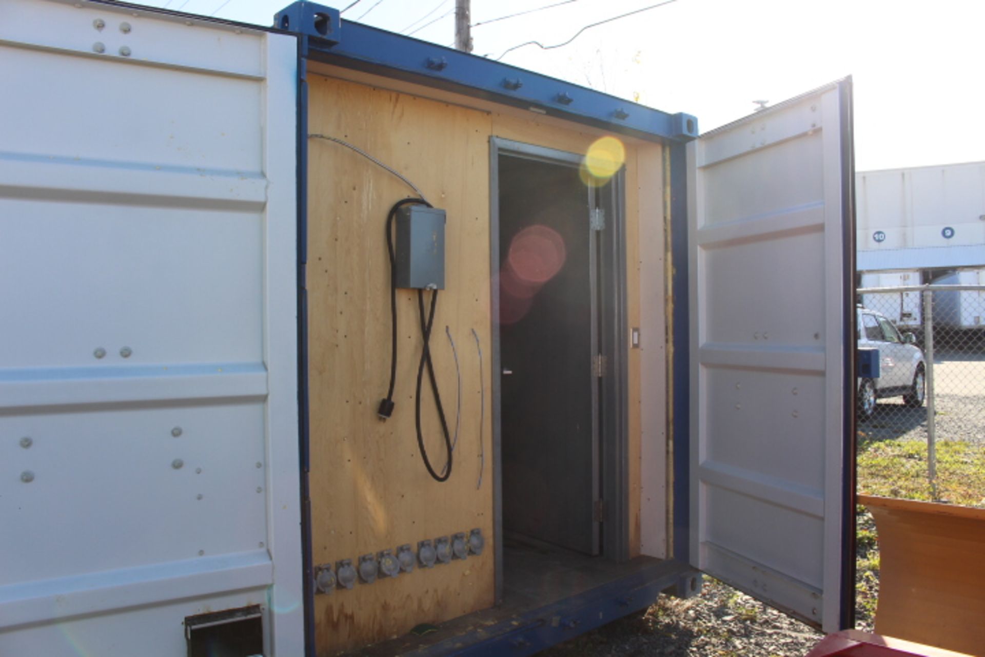 Storage/work sea can 8'6" H x 20' L insulated & wired w/200A panel - Image 5 of 6