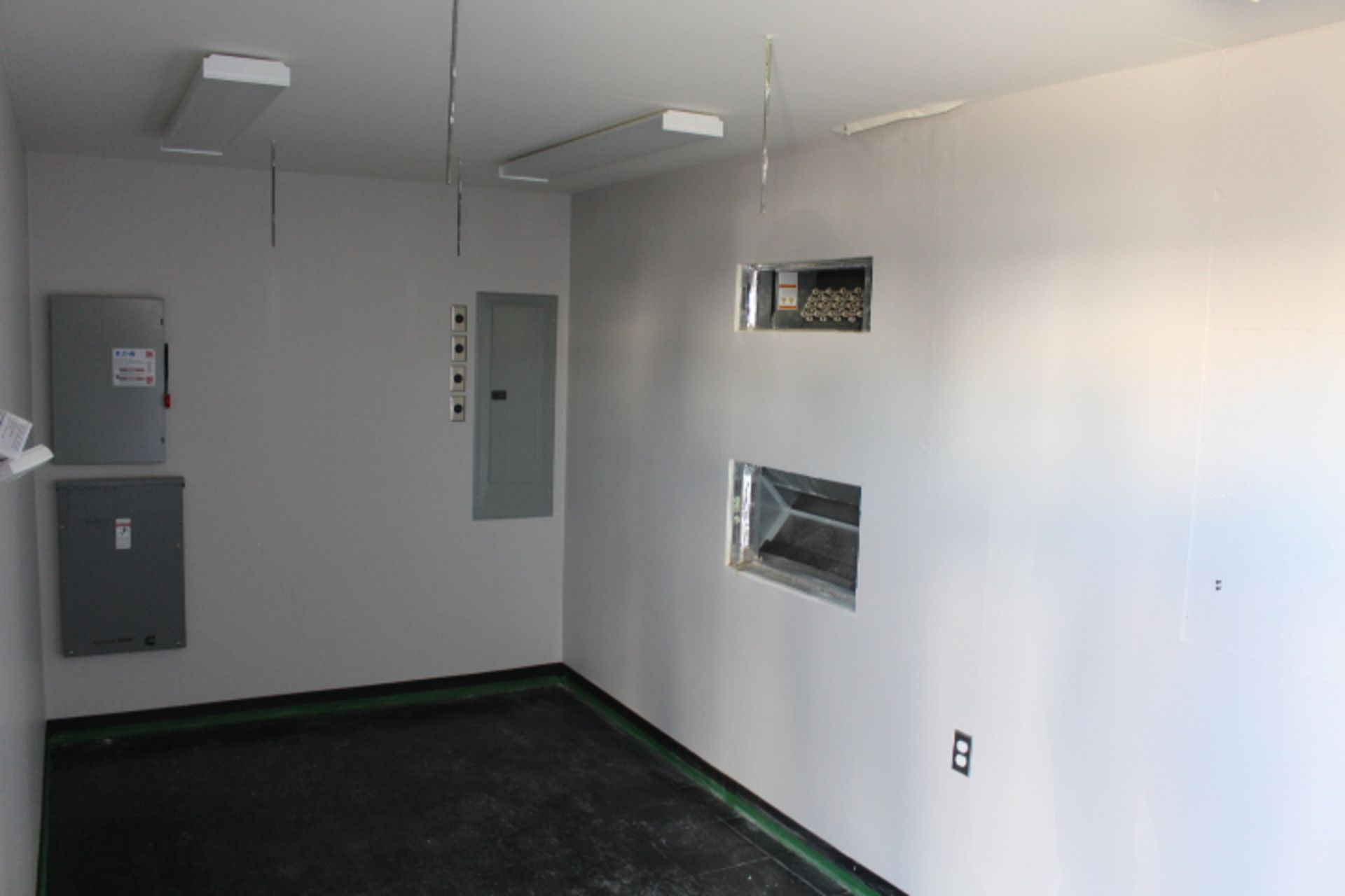 20' Sea Can office 8' high w/precision cooling a/c , insulated and wired, - Image 9 of 11