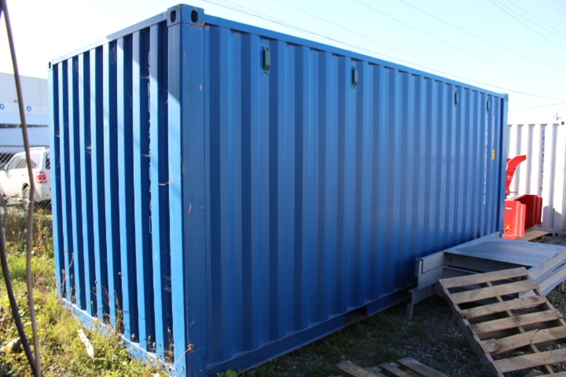 Storage/work sea can 8'6" H x 20' L insulated & wired w/200A panel - Image 4 of 6
