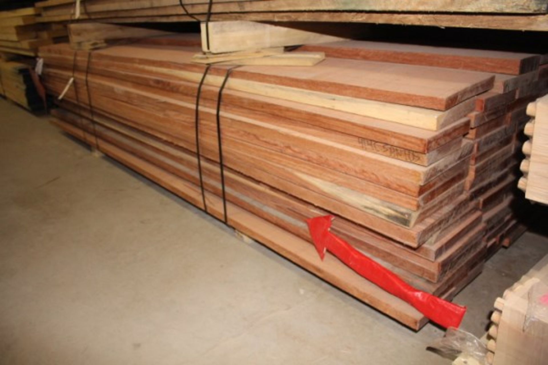 Pallet Lot of Rough Cut Santos Mahogany ( approx 547.35 board feet) - Bild 2 aus 2