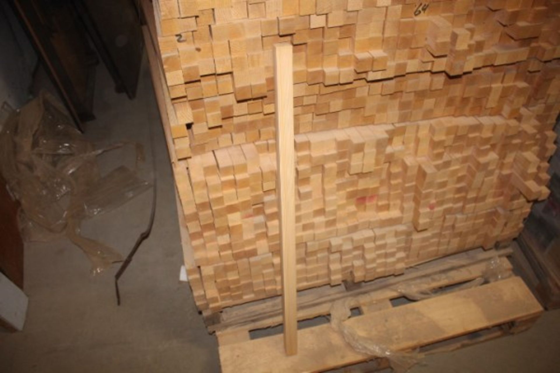 Pallet lot of 1 1/4" x 1 1/4" x 34" cedar blocks aprox 957 pcs - Image 3 of 3