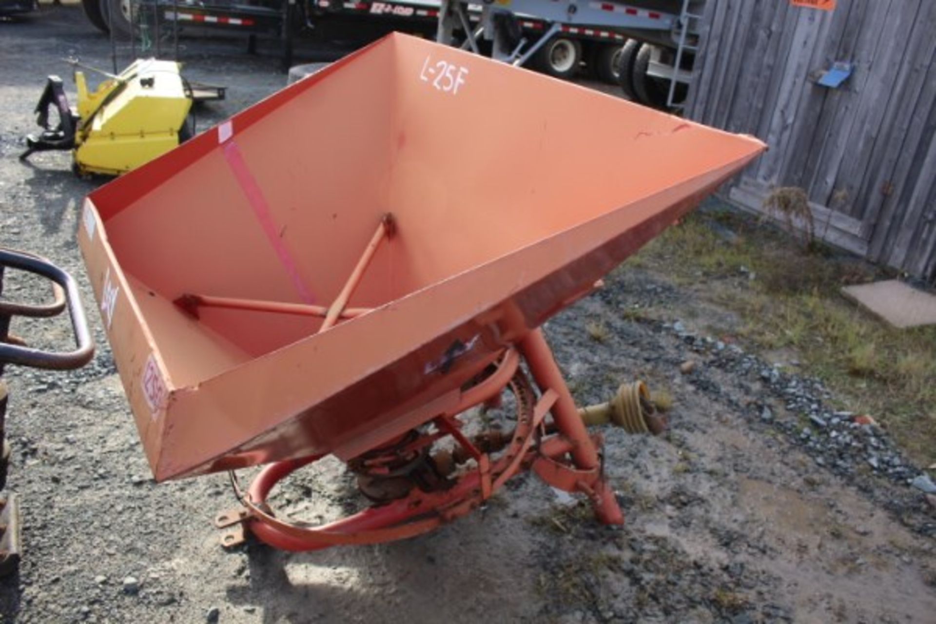 Lely 1250 PTO Tractor Mount Spreader - Image 5 of 5