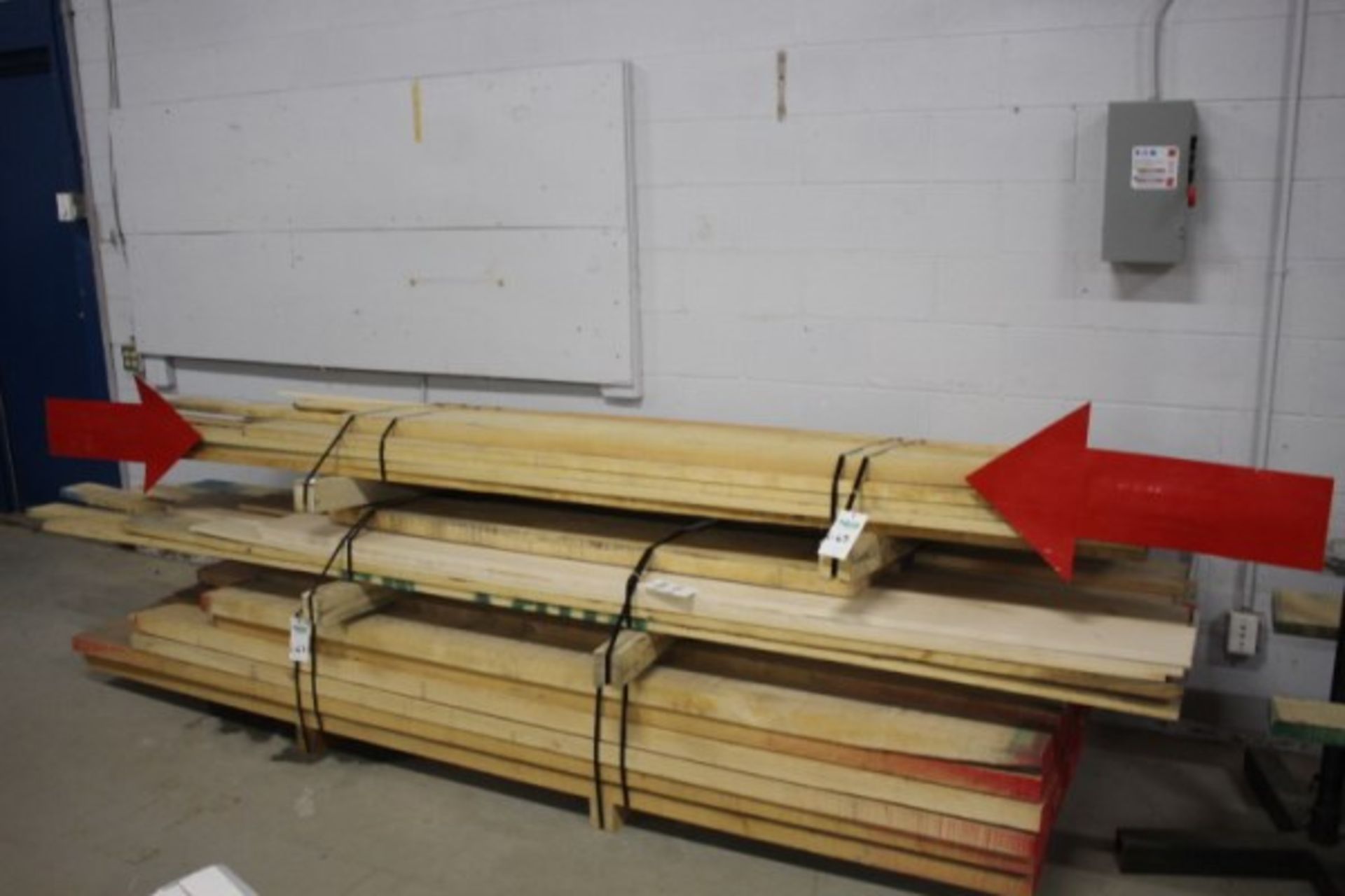 Pallet Lot of Mixed Hardwood ( Approx 164.7 board feet)