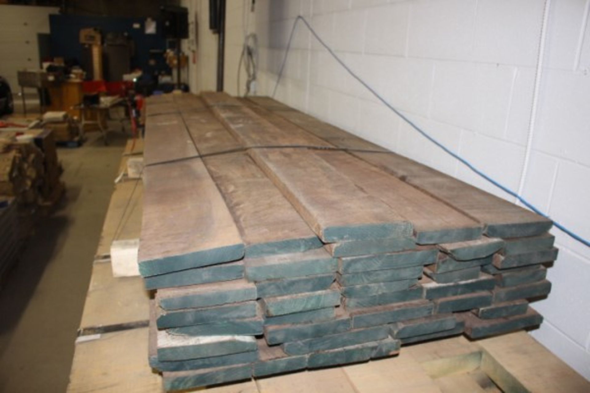 Skid Lot of Walnut (approx 181.35 board feet) - Bild 3 aus 3