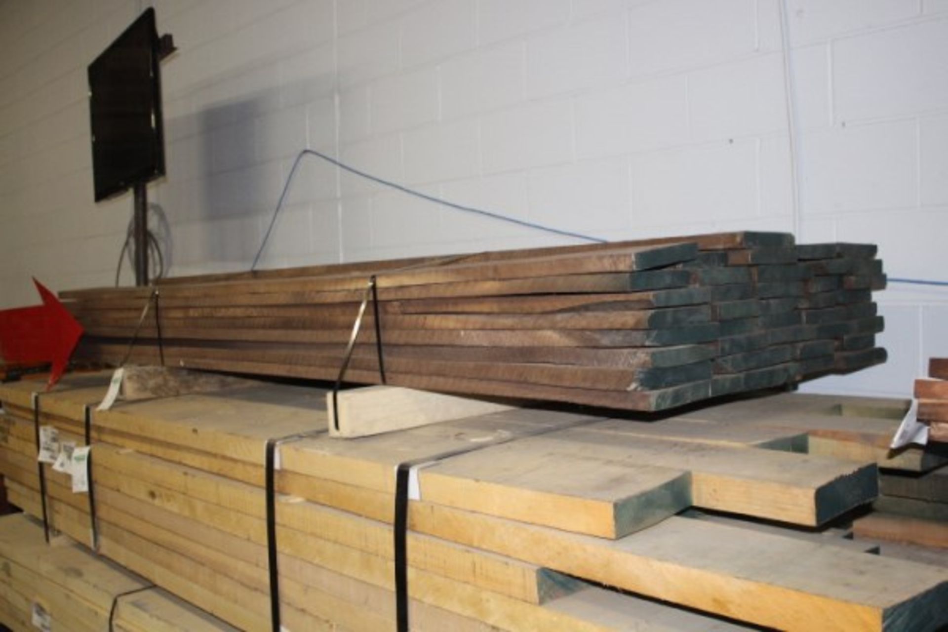 Skid Lot of Walnut (approx 181.35 board feet) - Bild 2 aus 3