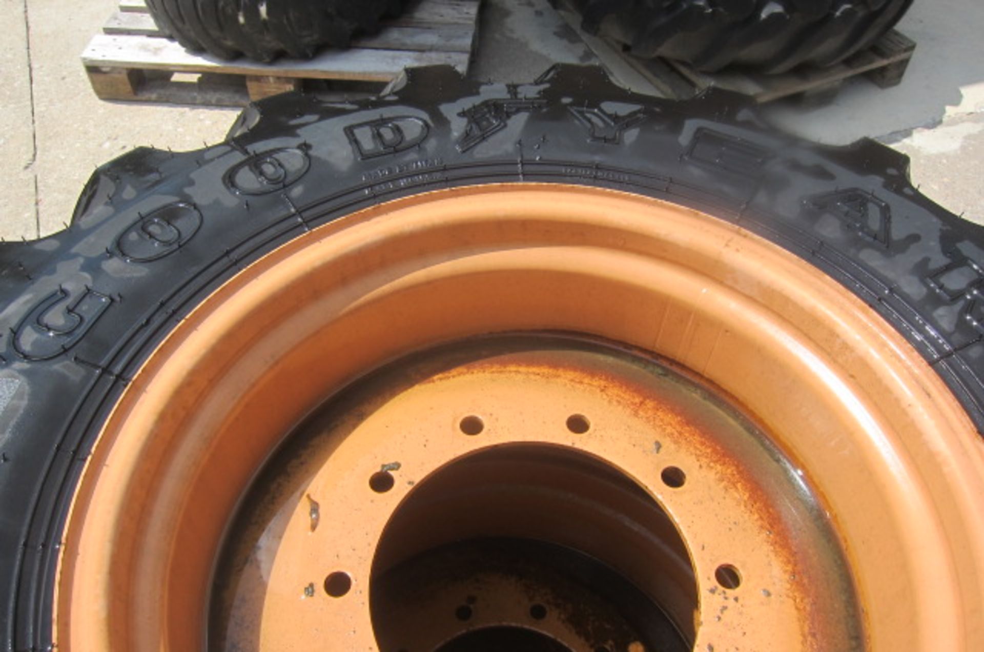 (2) New/Old Goodyear IT525, 17.5L-24 Tire & Rim , 10 ply, 10 Bolt Rim, 11" Center, 13 1/4" - Image 4 of 10