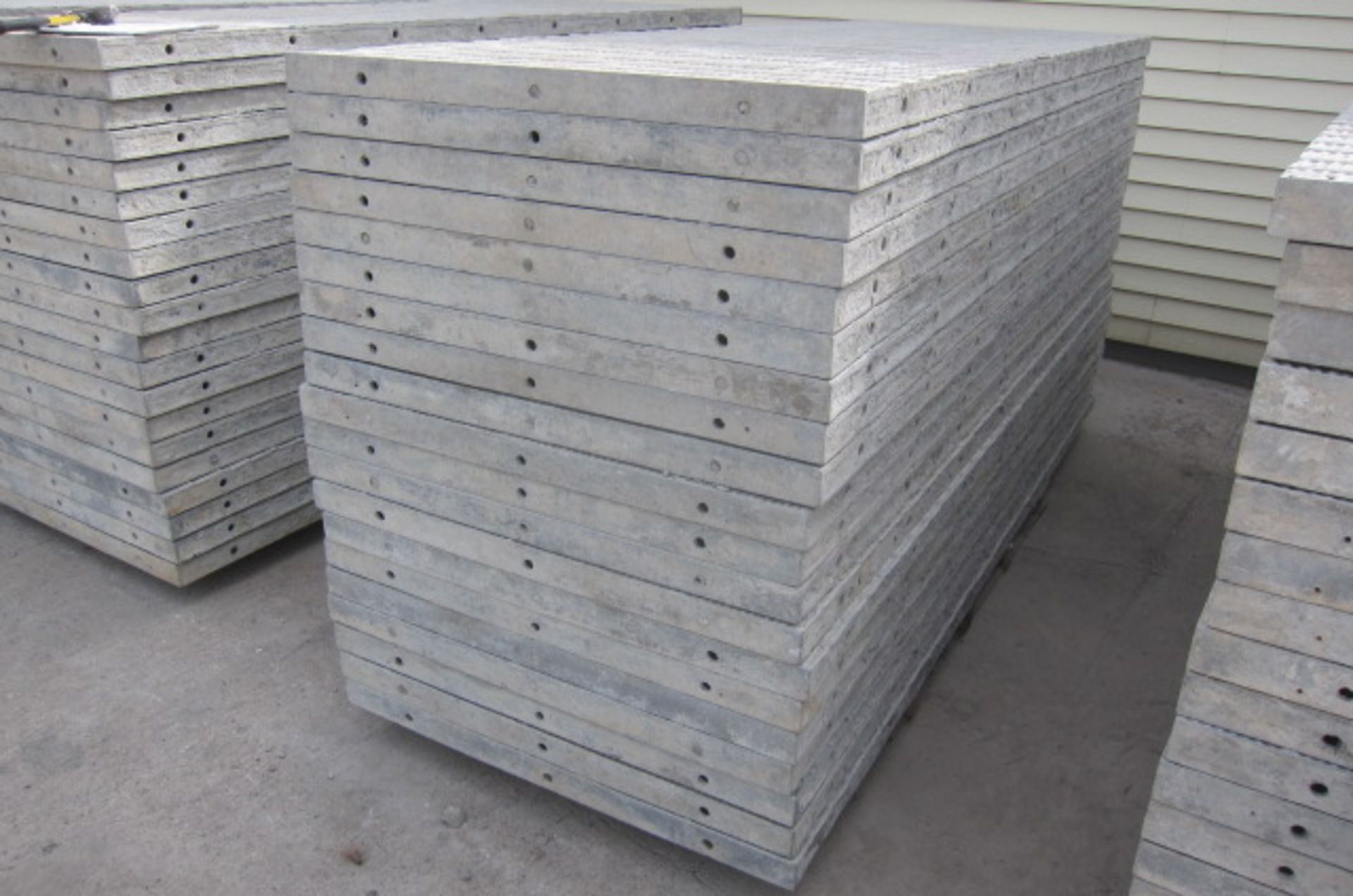 (20) 36" X 8' Wall-ties Aluminum Concrete Forms, VertiBrick, 6-12 Hole Pattern, Nice Clean Set, - Image 4 of 4