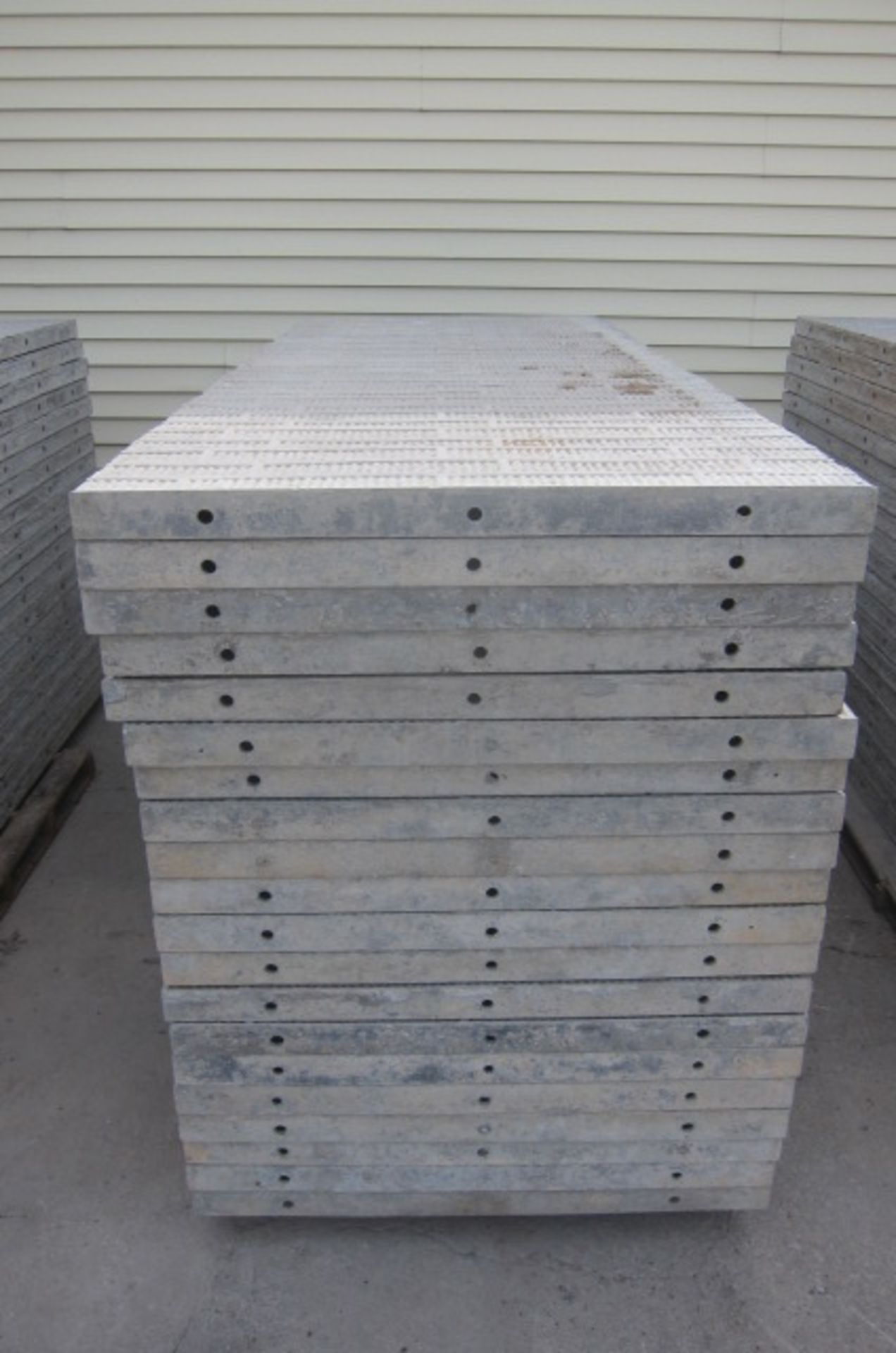 (20) 36" X 8' Wall-ties Aluminum Concrete Forms, VertiBrick, 6-12 Hole Pattern, Nice Clean Set,