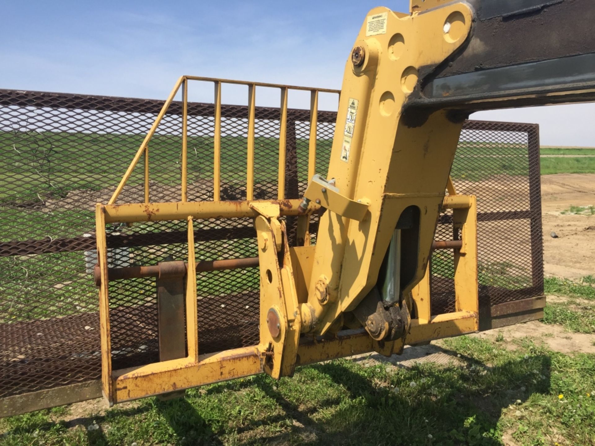 1997 Cat TH63 Telehandler, 4x4, 6000lbs capacity, 41' reach, Outriggers, 13.00-24 Tires, 1,723 - Image 34 of 36