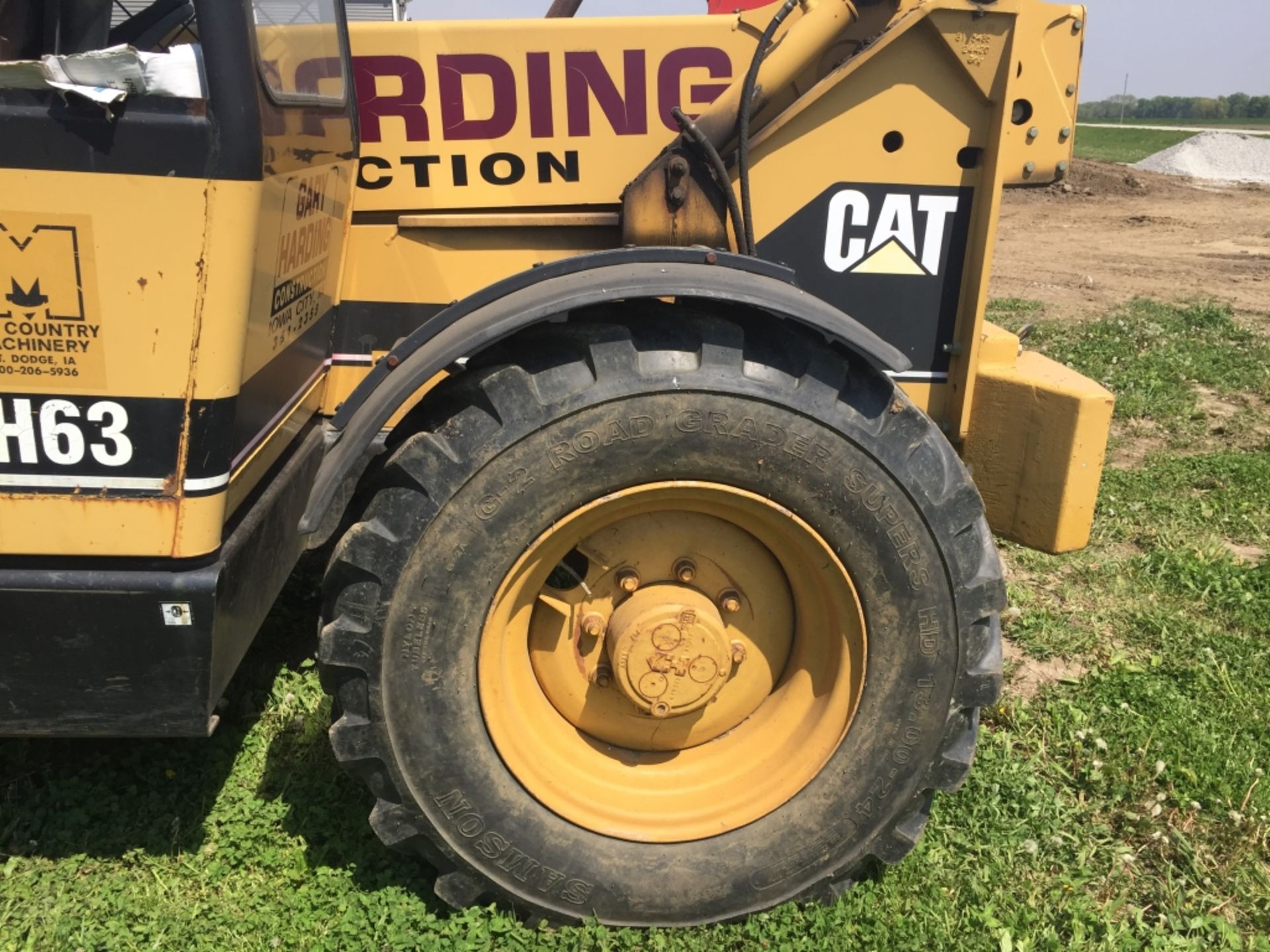 1997 Cat TH63 Telehandler, 4x4, 6000lbs capacity, 41' reach, Outriggers, 13.00-24 Tires, 1,723 - Image 19 of 36