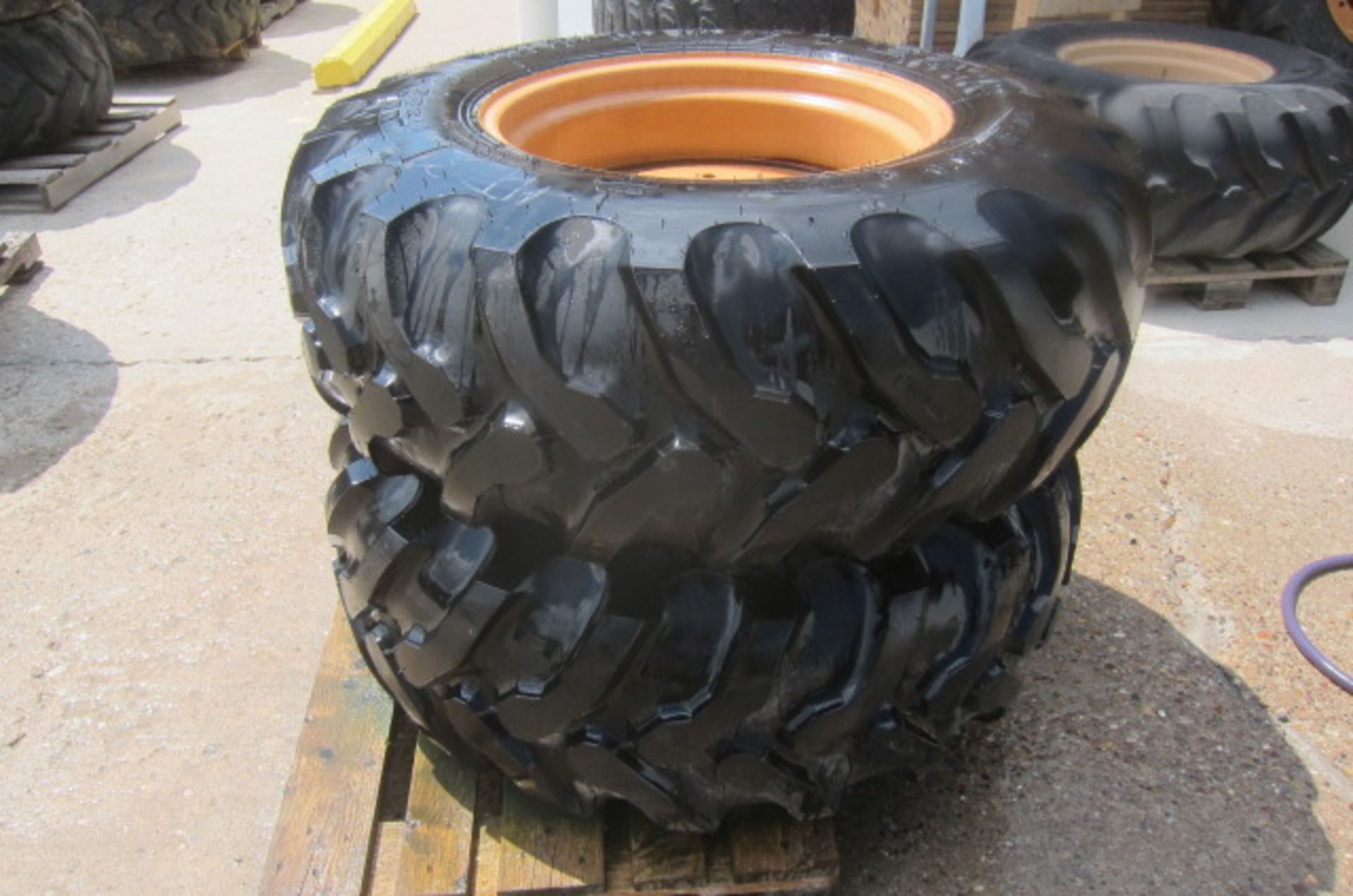 (2) New/Old Goodyear IT525, 17.5L-24 Tire & Rim , 10 ply, 10 Bolt Rim, 11" Center, 13 1/4" - Image 2 of 10