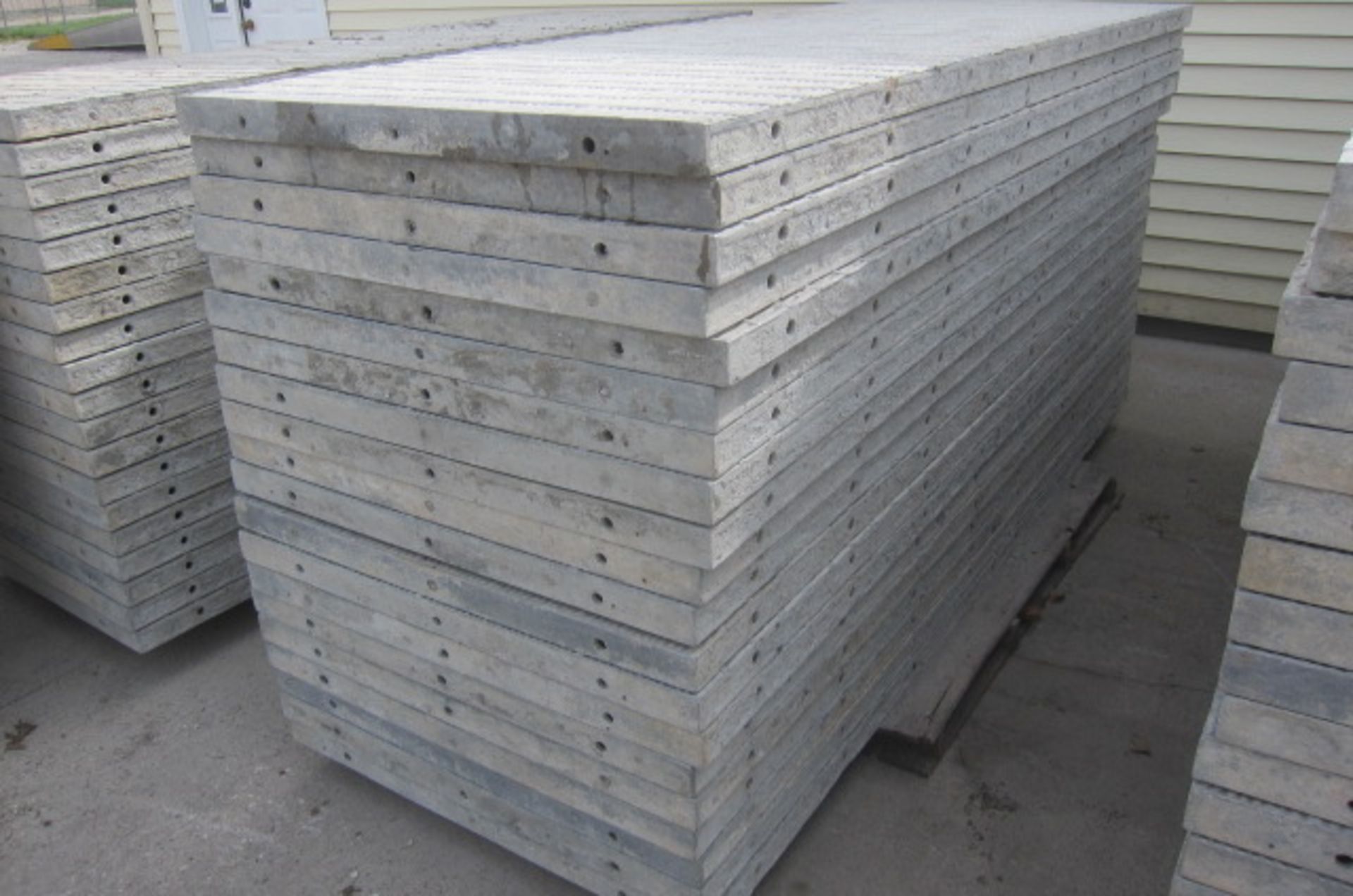(20) 36" X 8' Wall-ties Aluminum Concrete Forms, VertiBrick, 6-12 Hole Pattern, Nice Clean Set, - Image 4 of 4