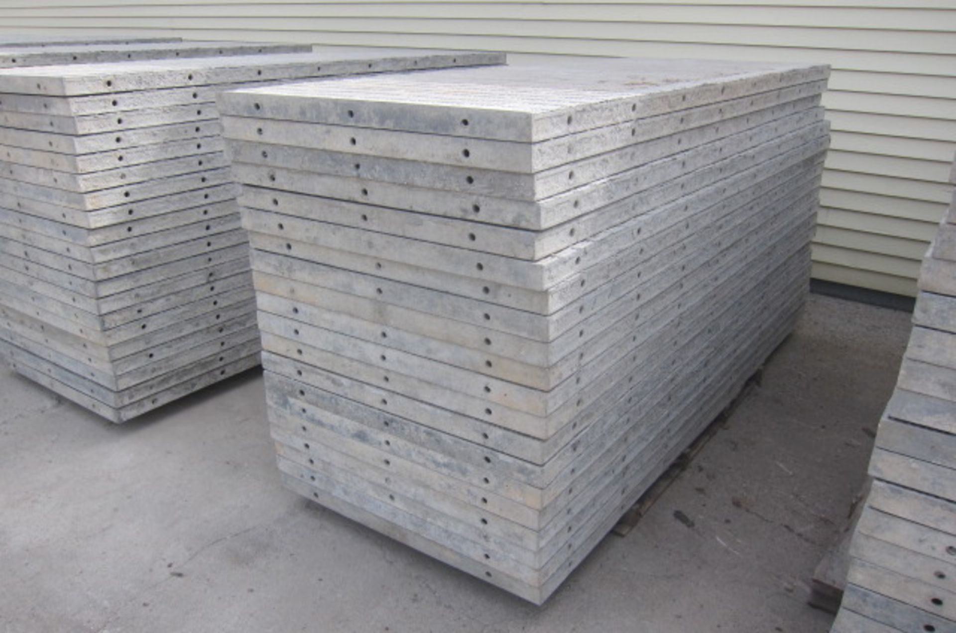 (20) 36" X 8' Wall-ties Aluminum Concrete Forms, VertiBrick, 6-12 Hole Pattern, Nice Clean Set, - Image 4 of 4