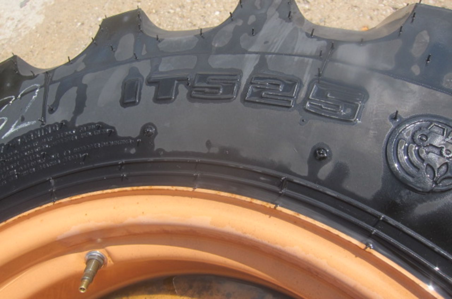 (2) New/Old Goodyear IT525, 17.5L-24 Tire & Rim , 10 ply, 10 Bolt Rim, 11" Center, 13 1/4" - Image 6 of 10