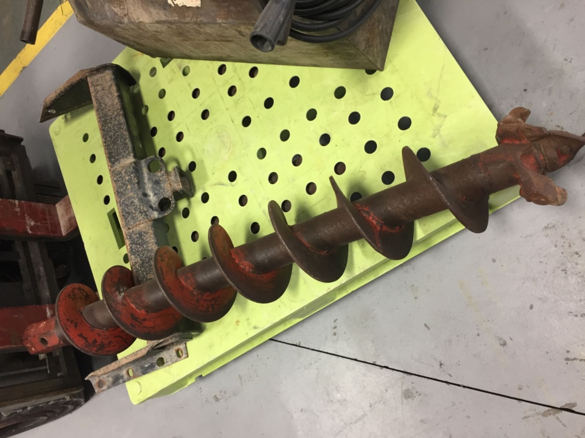 8" Auger Bit 2 3/16 Hex & Hitch, Located in Mt. Pleasant, IA