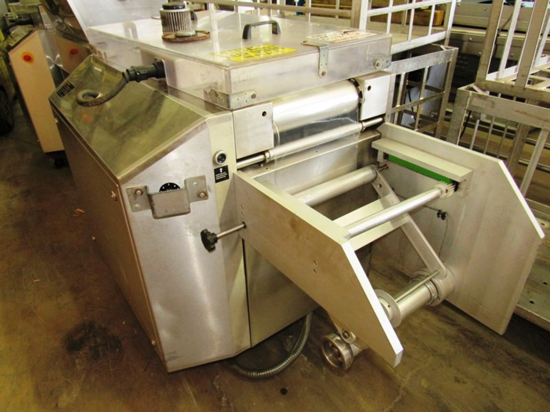 VC999 Mdl. RS320 Rollstock Vacuum Packaging Machine, Ser. #32003133240, 320 mm between chains, color - Image 4 of 10