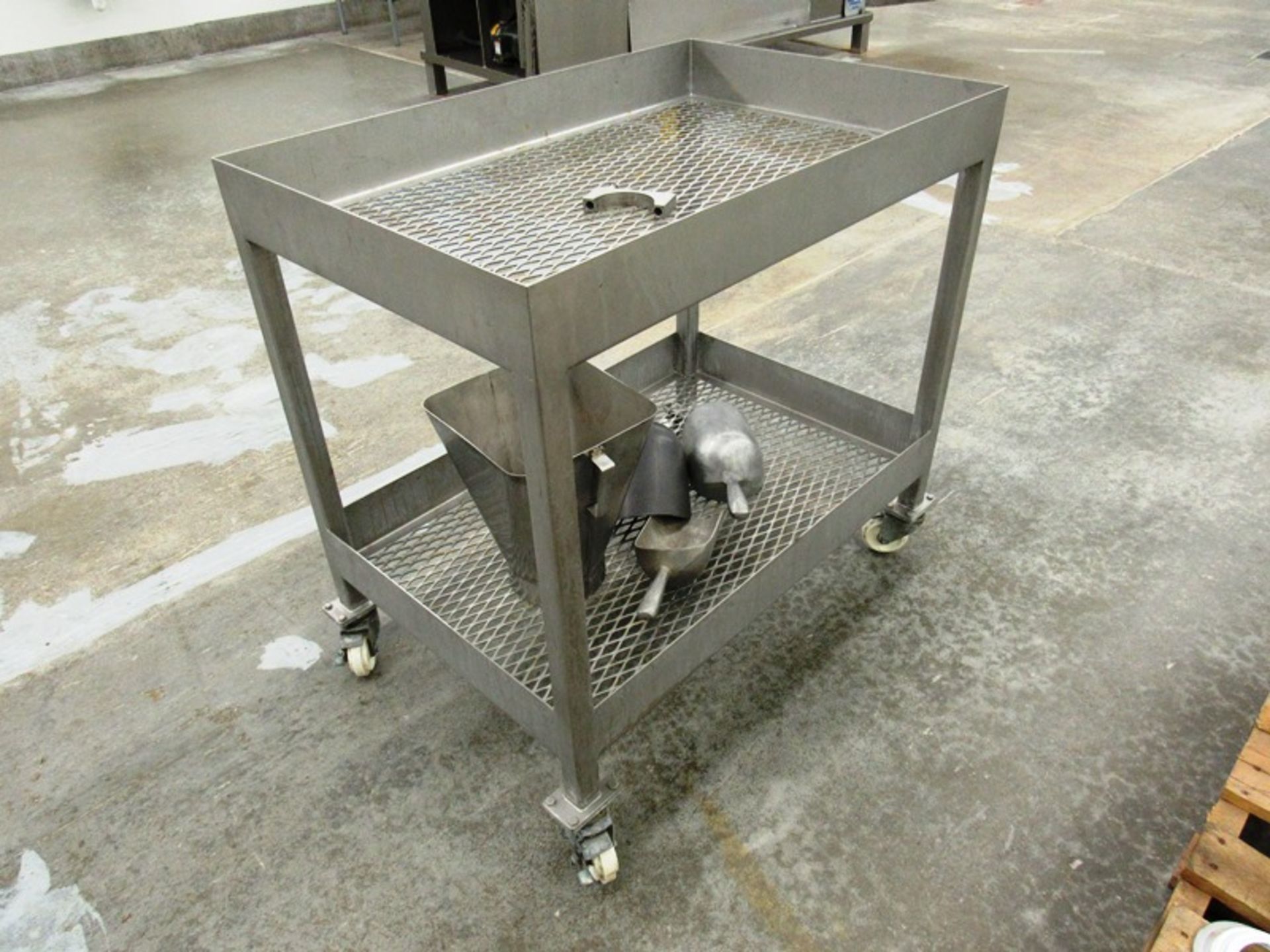 Stainless Steel Cart, 24" W X 36" L X 35" T (Removal Begins July 5th) Loading Fee $35 Rigger: Norm - Bild 2 aus 2