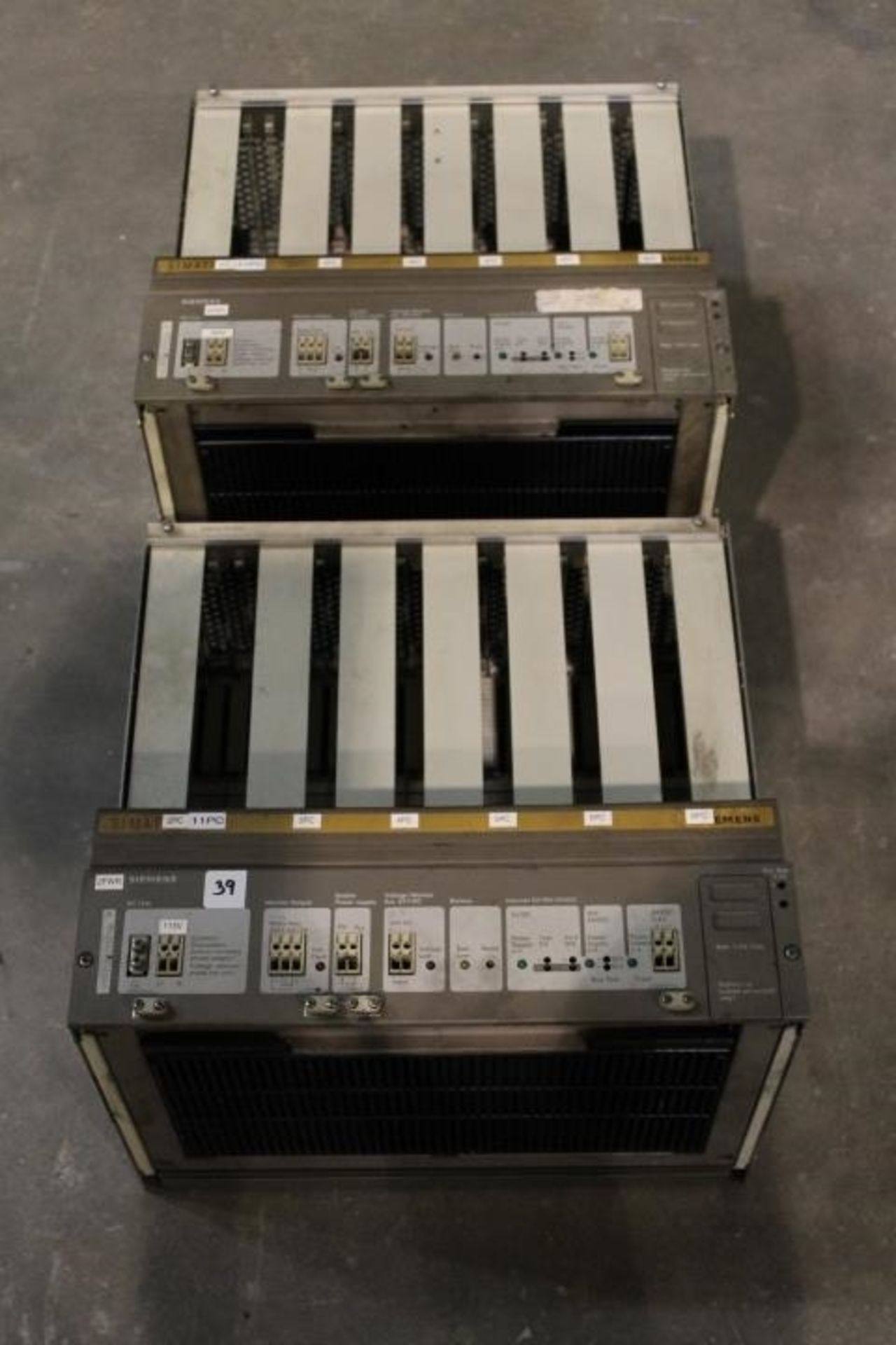 (LOT OF 2) SIEMENS SIMATIC S5 6ES5135-3KA13 RACK & 6ES5955-3LC14 POWER SUPPLY