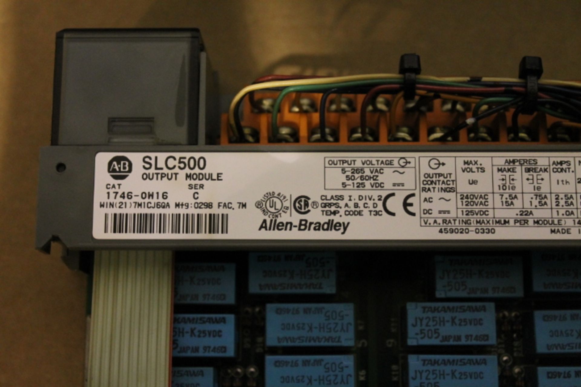 ALLEN-BRADLEY SLC 500 RACK W/ VARIOUS CARDS (SEE PICTURES) & 1746-P2 POWER SUPPLY - Image 4 of 5