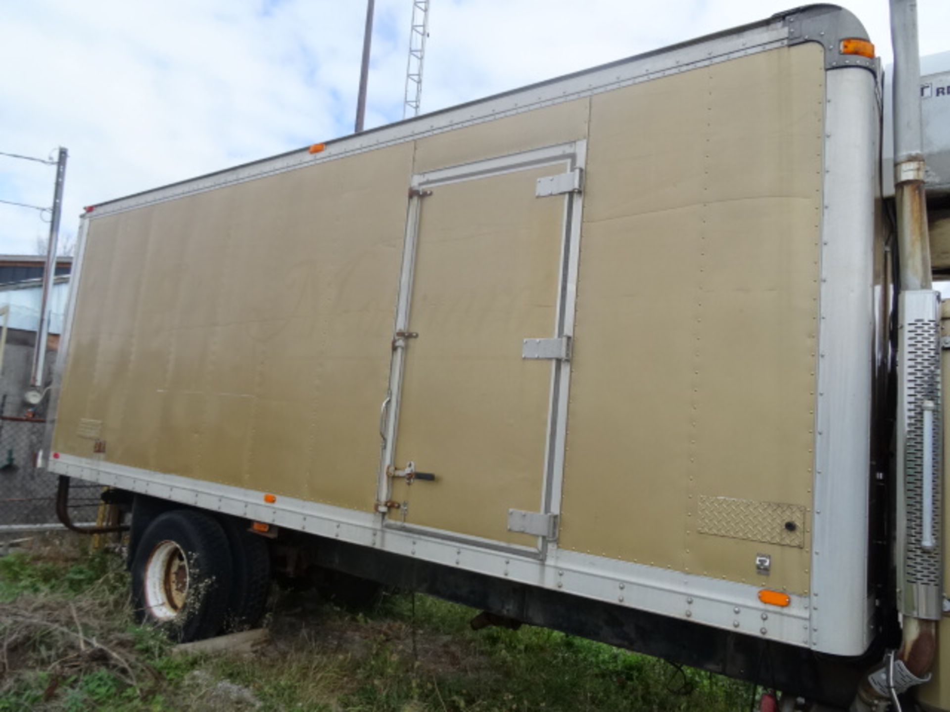 1x, 1994 Freightliner FL70 Straight Truck w/ 23' Reefer Box (AS-IS) - Image 6 of 18